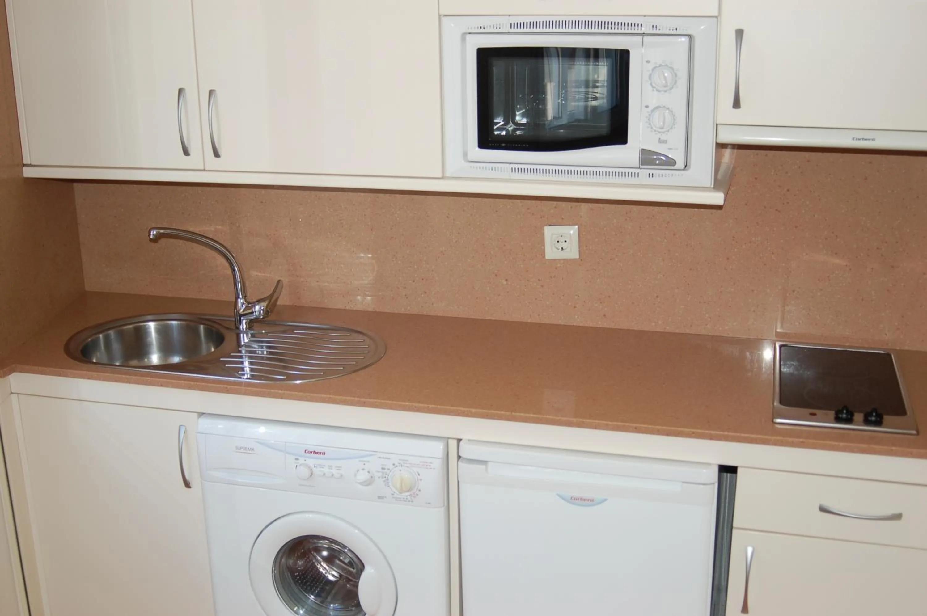 Kitchen or kitchenette in Apartamentos VIDA Sanxenxo