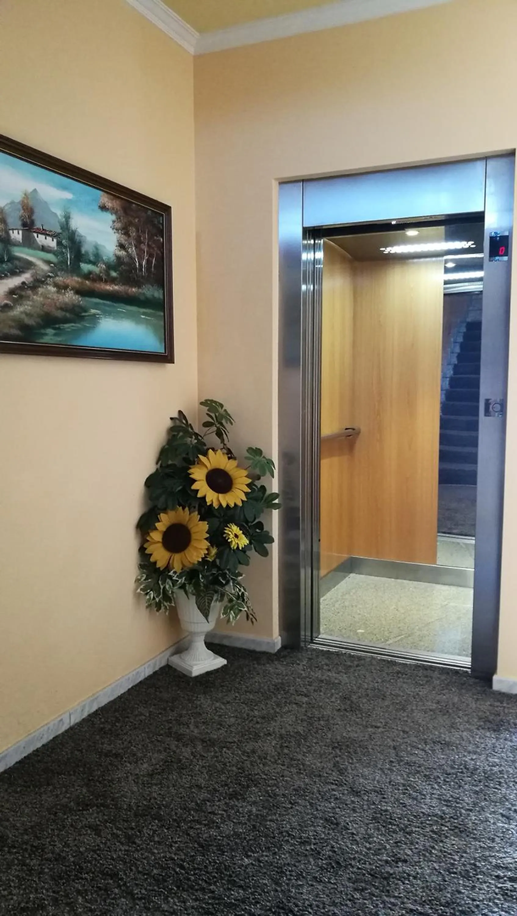 elevator in Hotel Bonaire