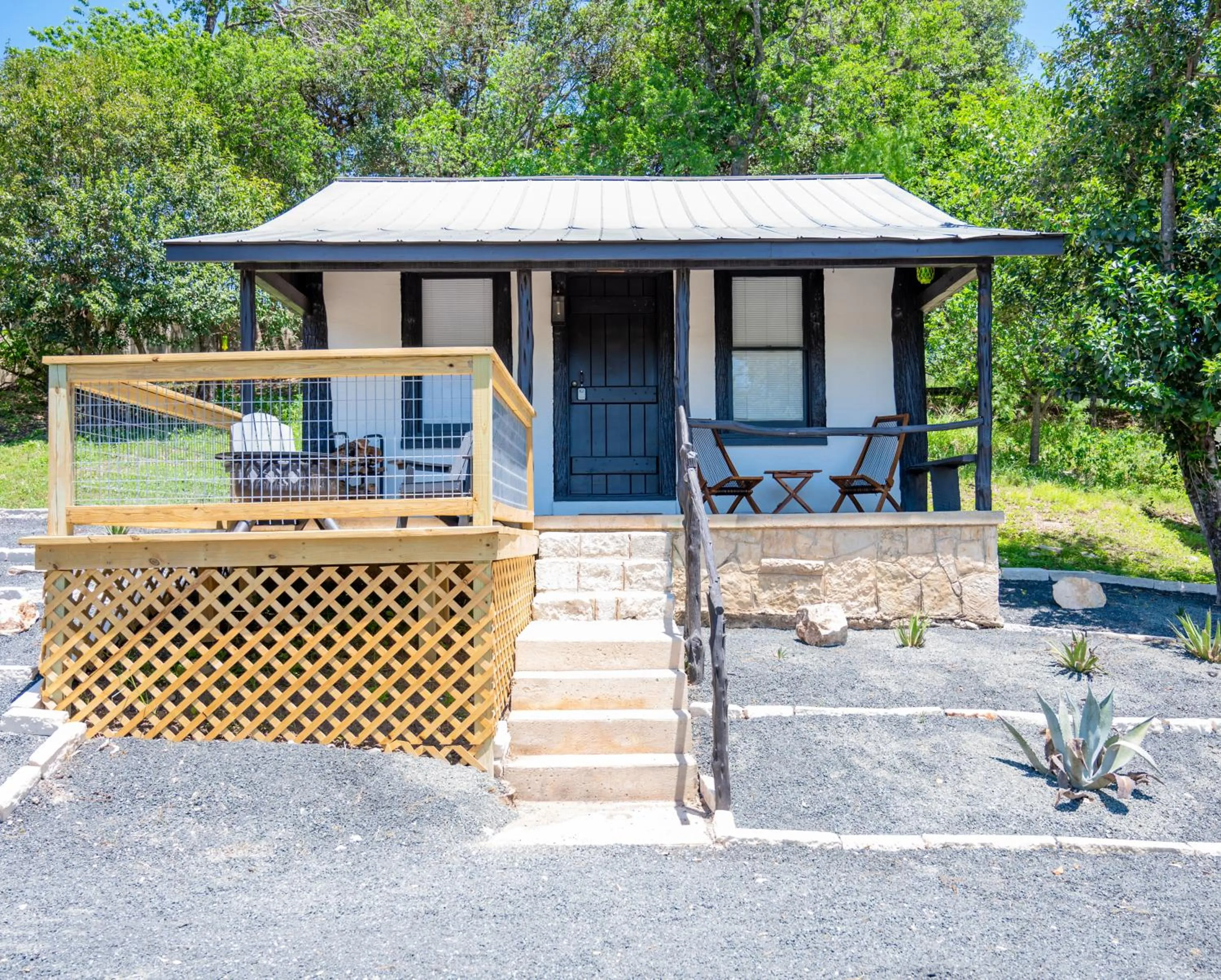 Patio in THE VAQUERO MOTEL