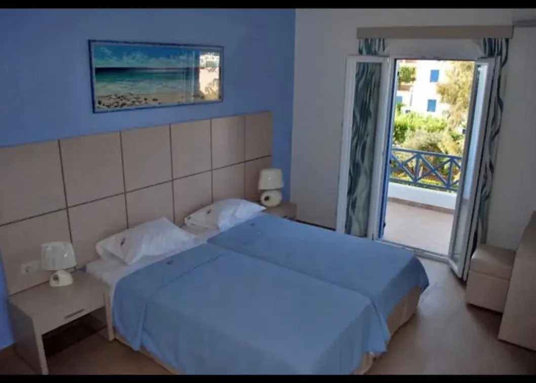 Double Room with Balcony and Sea View in Thealos Double Room with Balcony and Sea View in Thealos