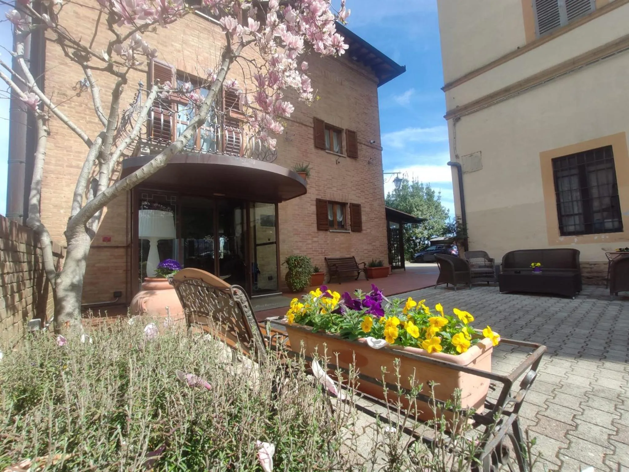 Property building in Hotel Arcobaleno Siena