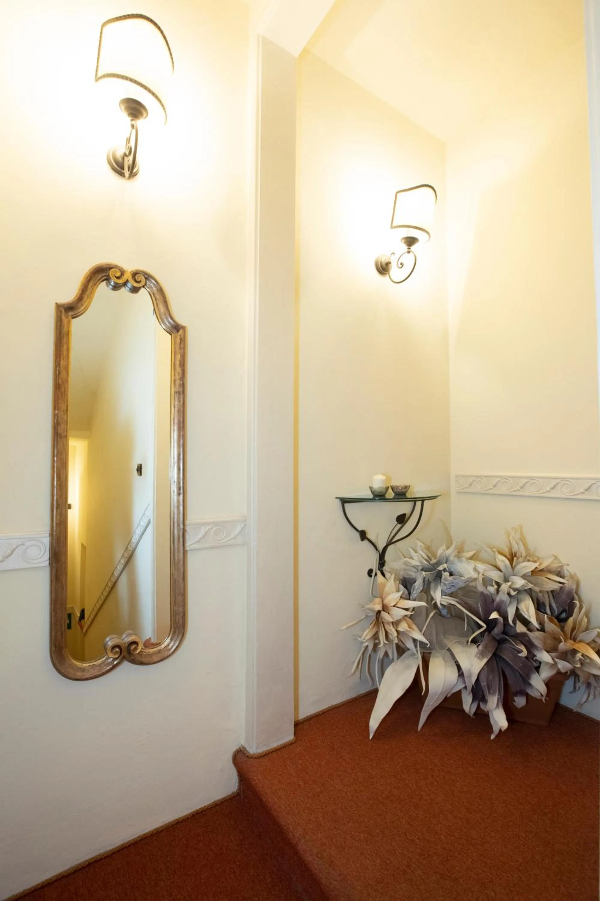 Inner courtyard view in Hotel Arcobaleno Siena