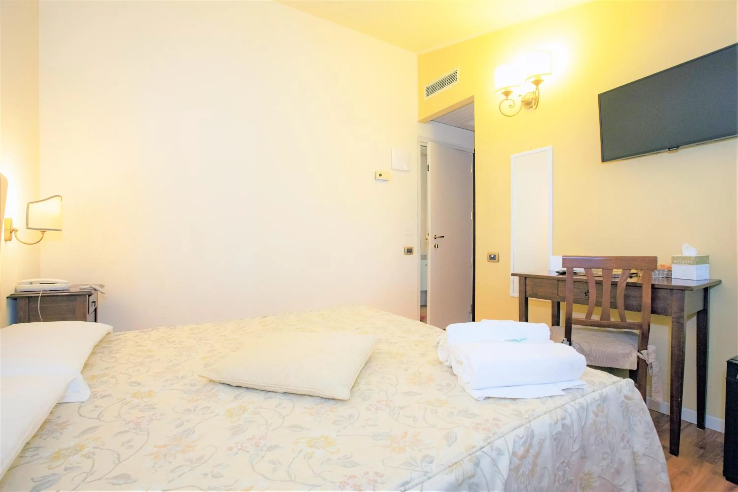 Bed in Hotel Arcobaleno Siena