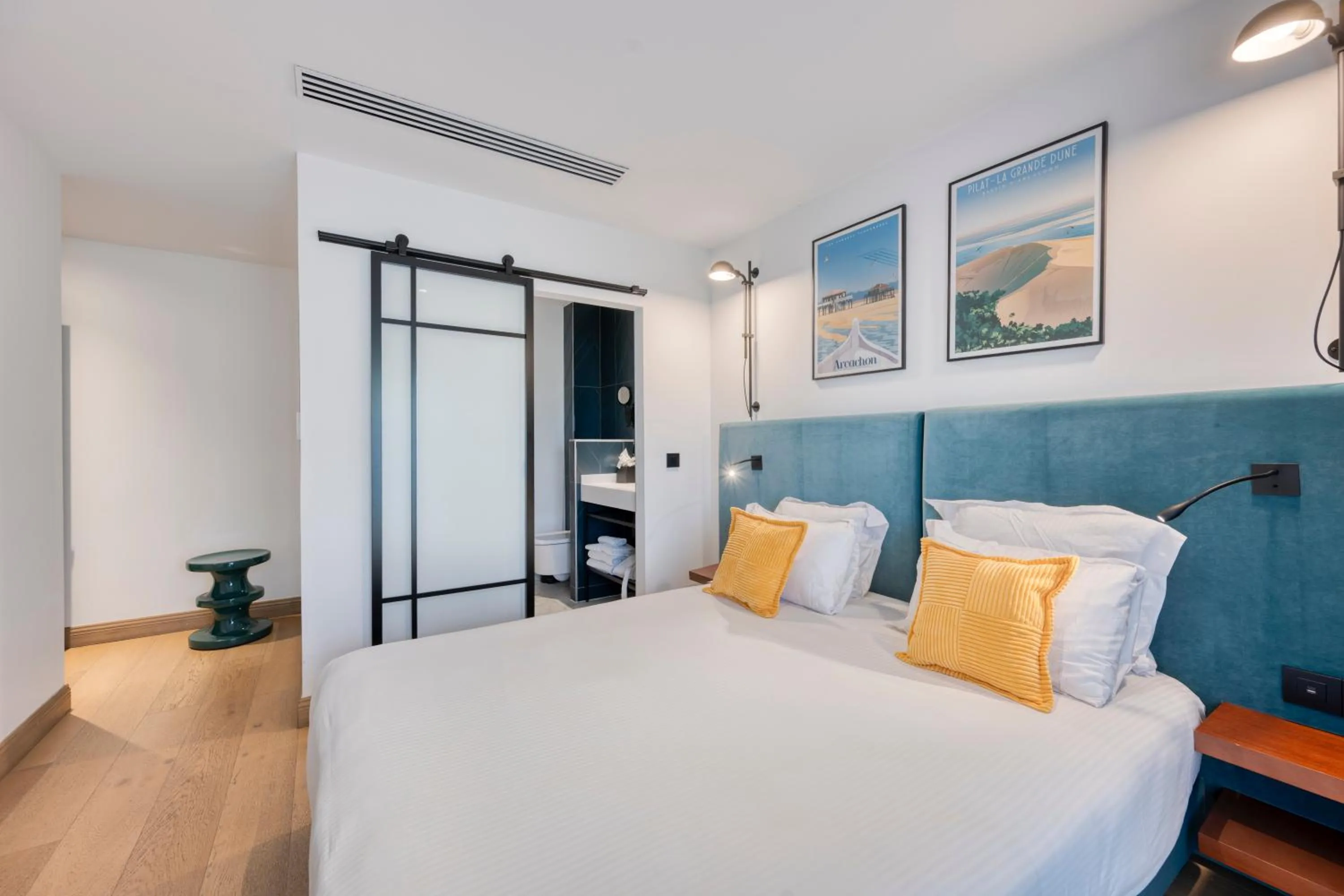 Bed in Urban Style Victoria Boutique Hotel