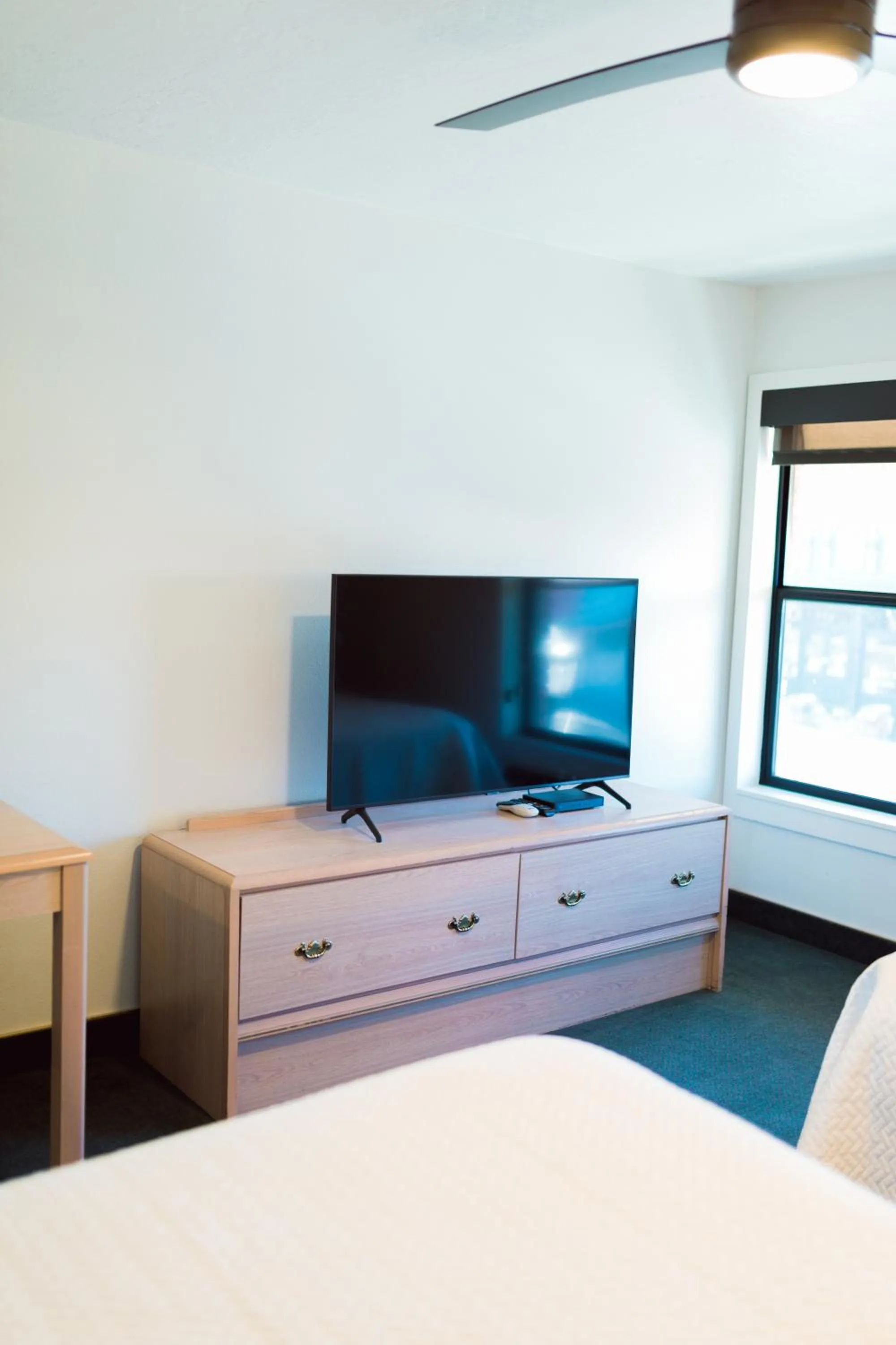 TV and multimedia, Bed in Two Sunsets Hotel