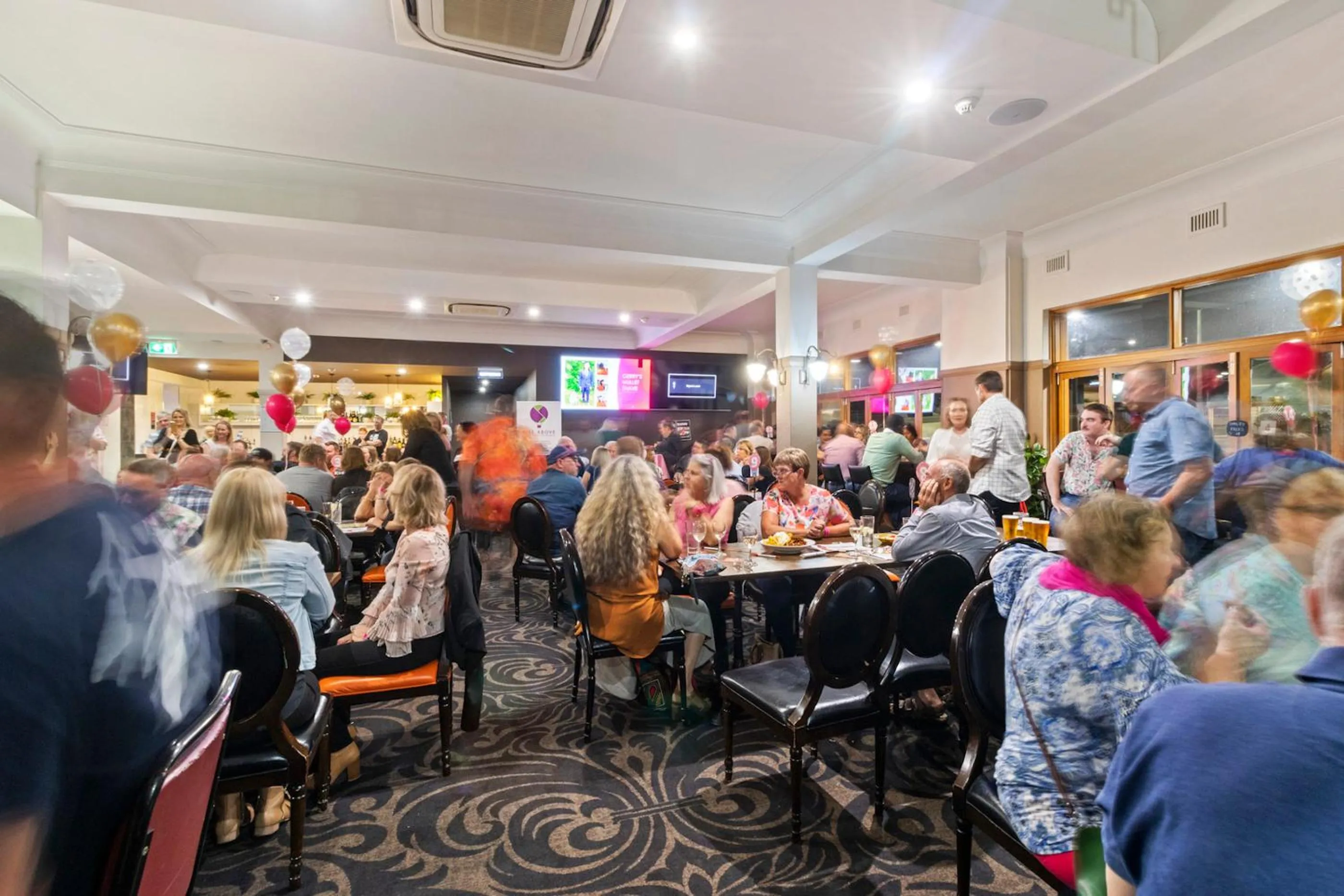 Restaurant/places to eat in Hotel Queanbeyan Canberra