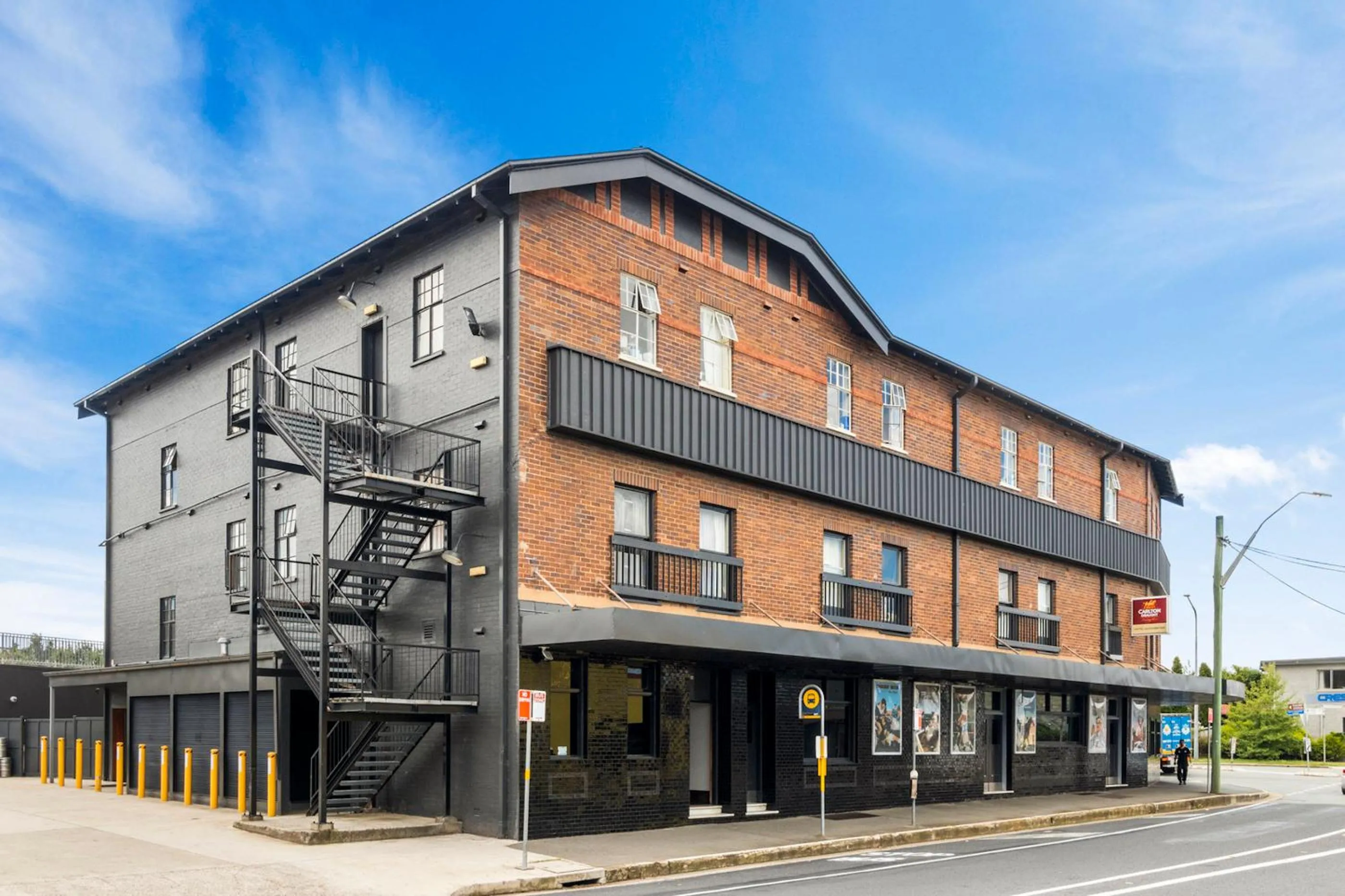 Facade/entrance in Hotel Queanbeyan Canberra