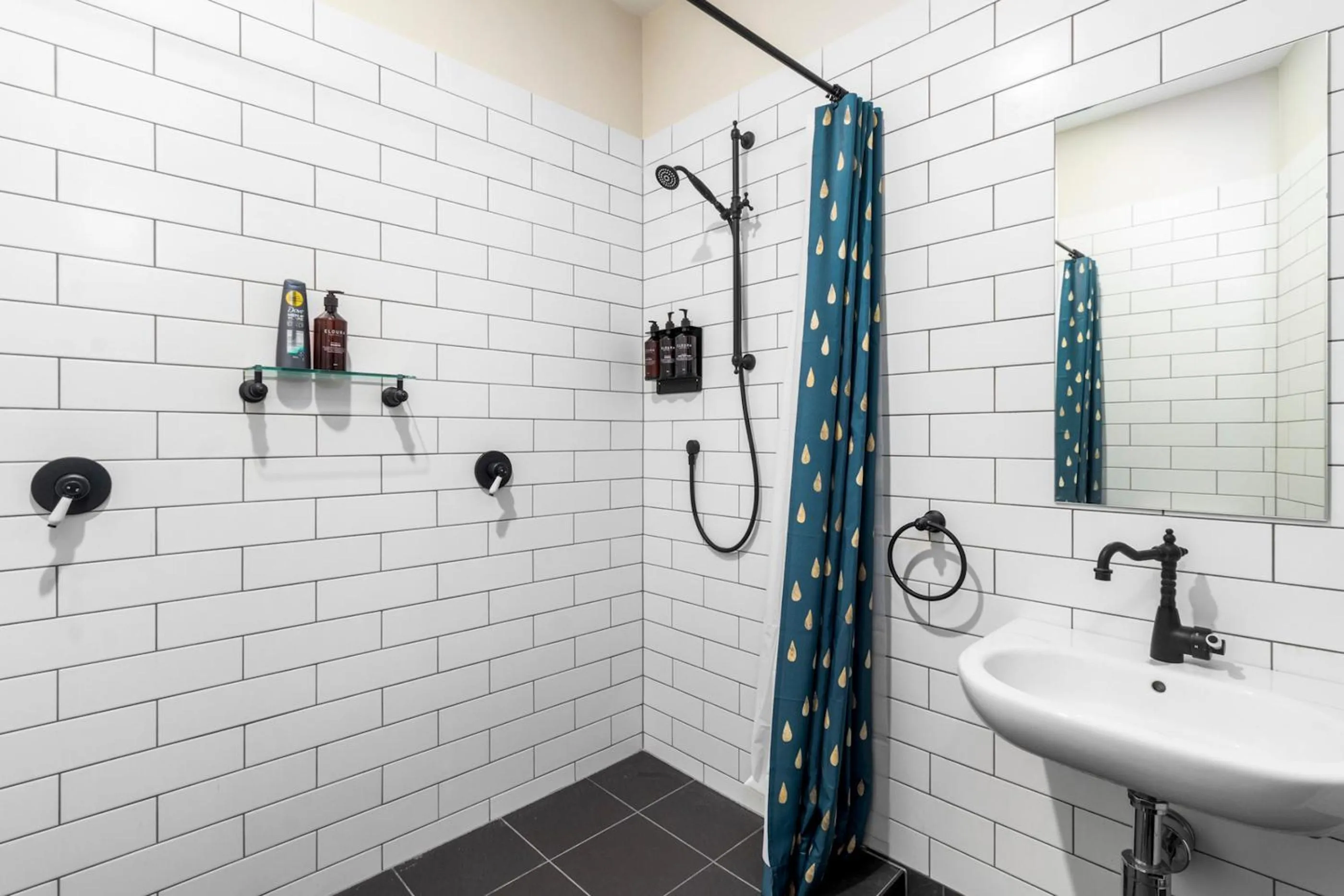 Bathroom in Hotel Queanbeyan Canberra