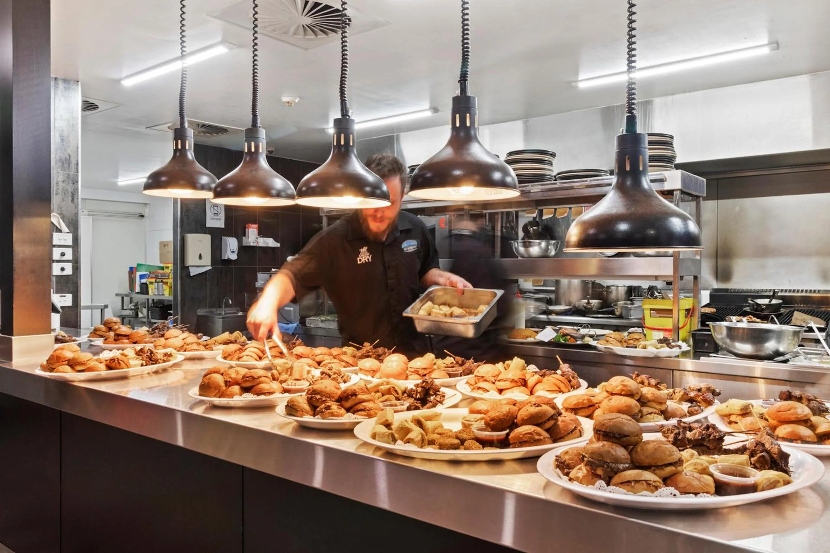 Restaurant/places to eat in Hotel Queanbeyan Canberra