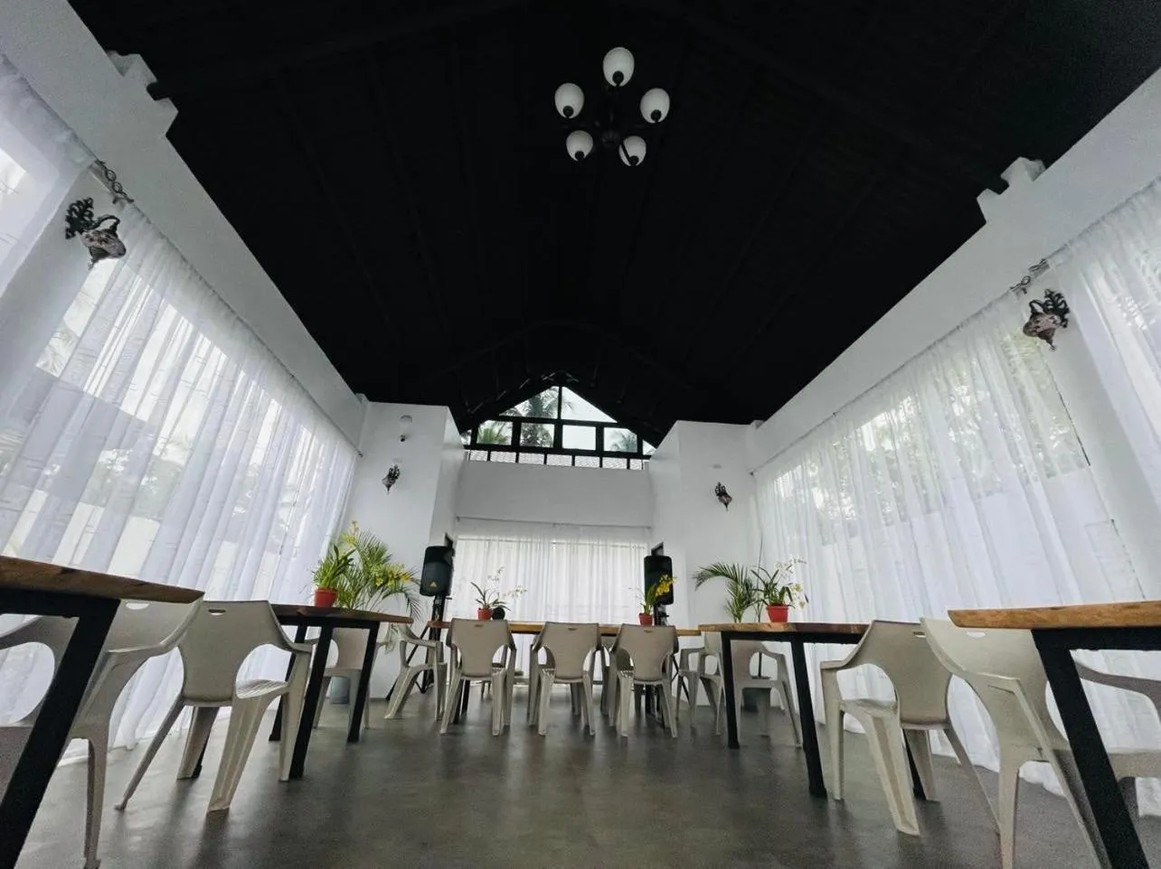 Restaurant/places to eat in Thistle Inn