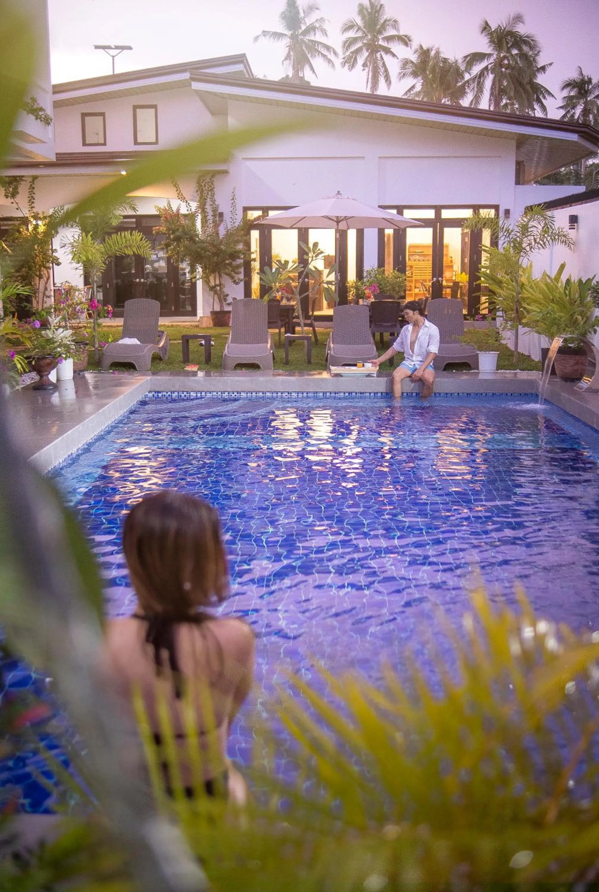 Pool view in Thistle Inn