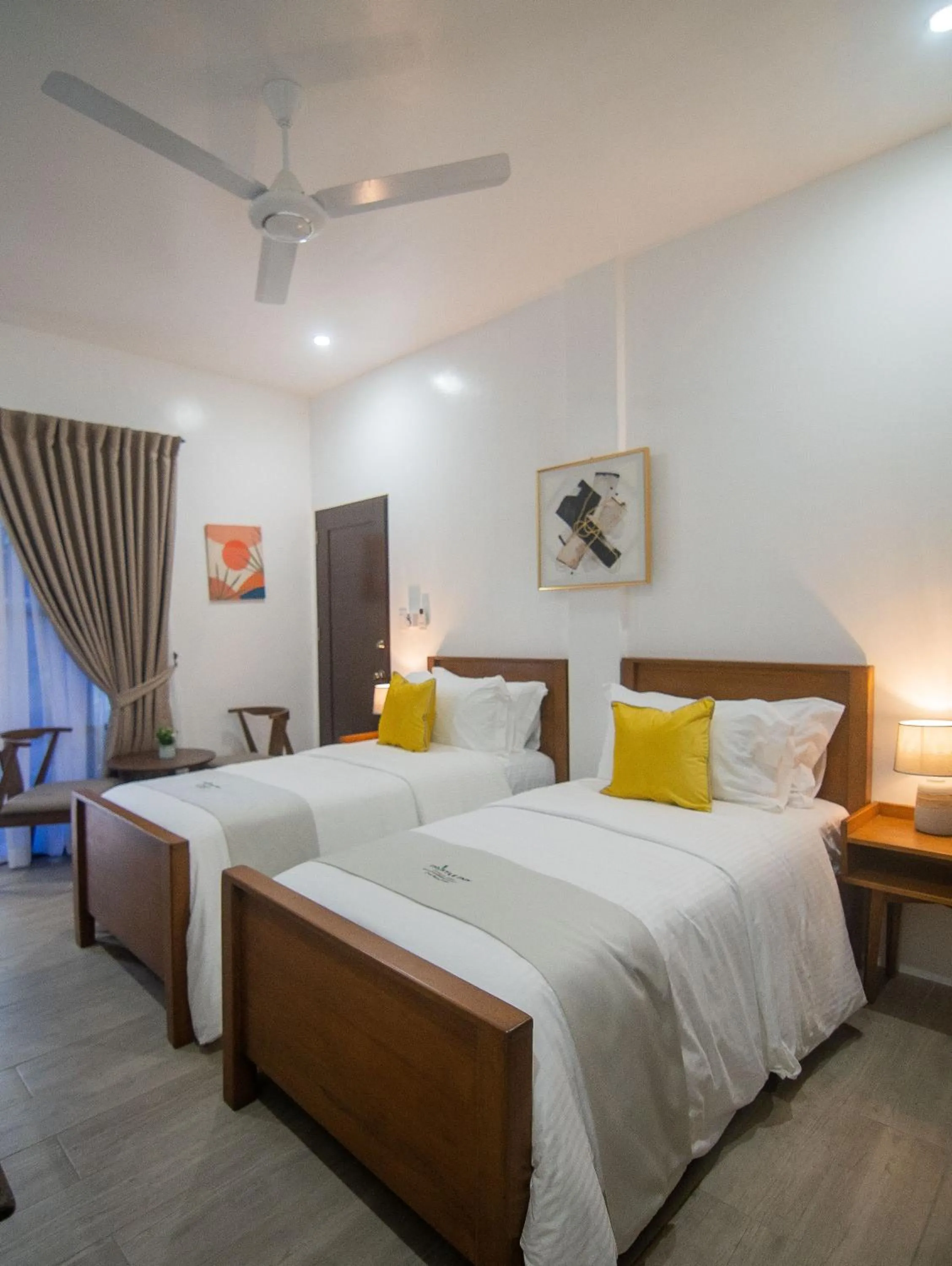 Photo of the whole room, Bed in Thistle Inn