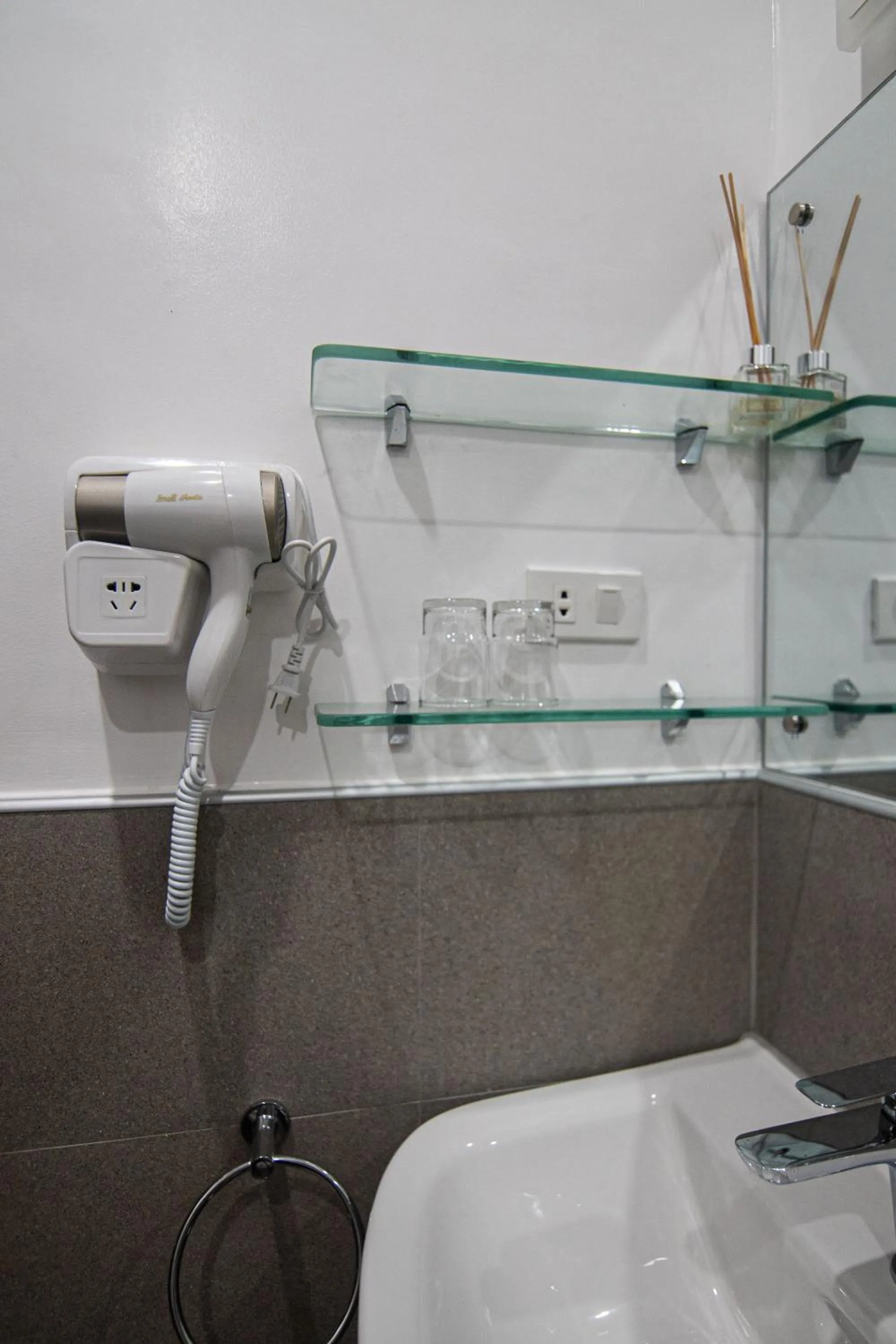 Bathroom in Thistle Inn