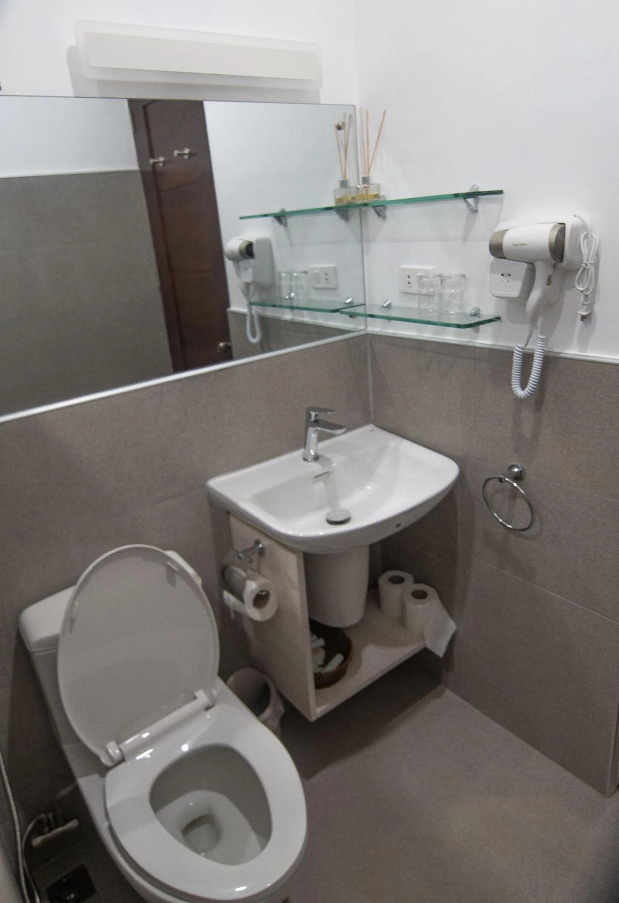 Bathroom in Thistle Inn