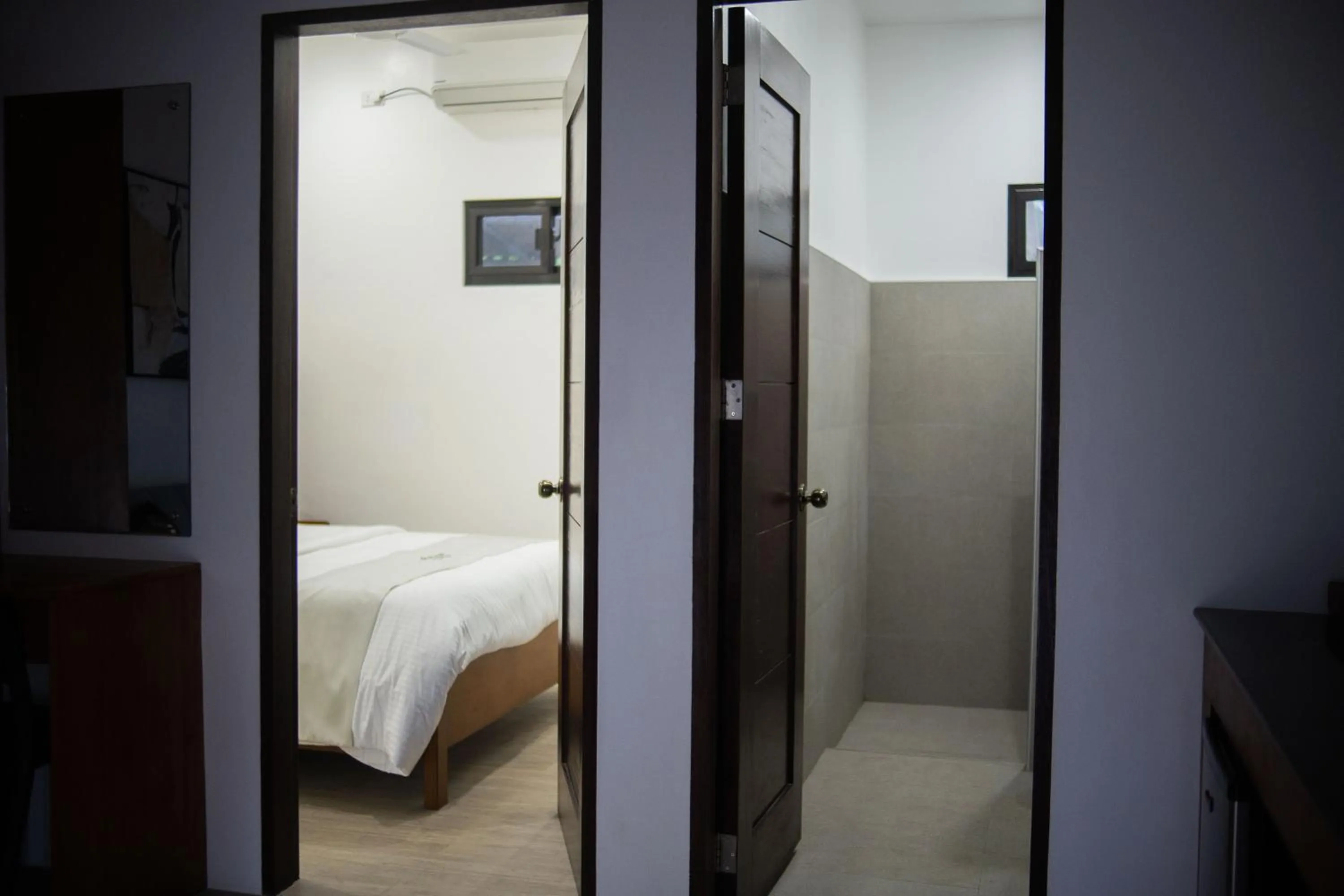 Bathroom, Bed in Thistle Inn