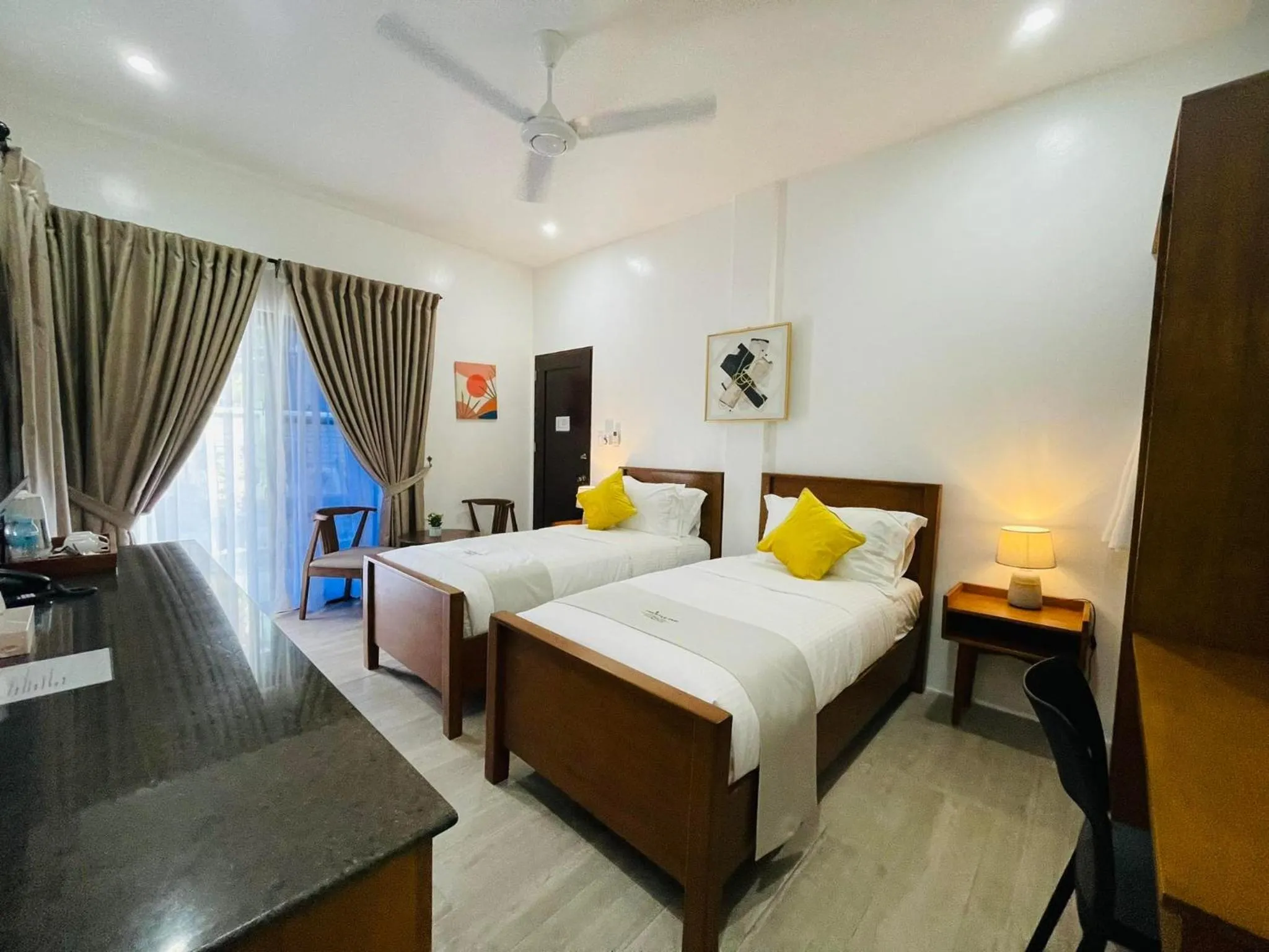 Photo of the whole room, Bed in Thistle Inn