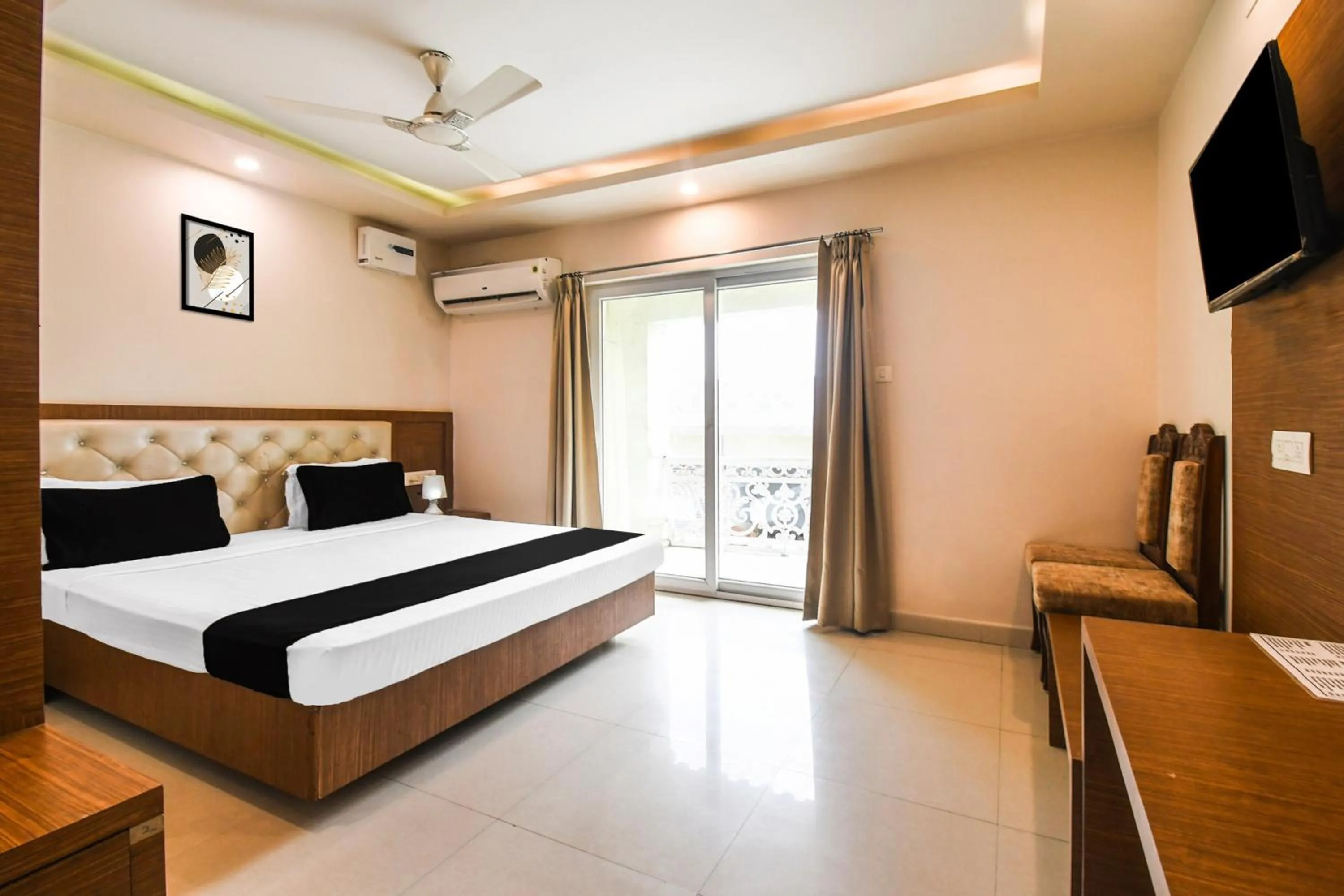 Bedroom, Bed in Super Collection O Paschim Dwar Near Jagannatha Temple