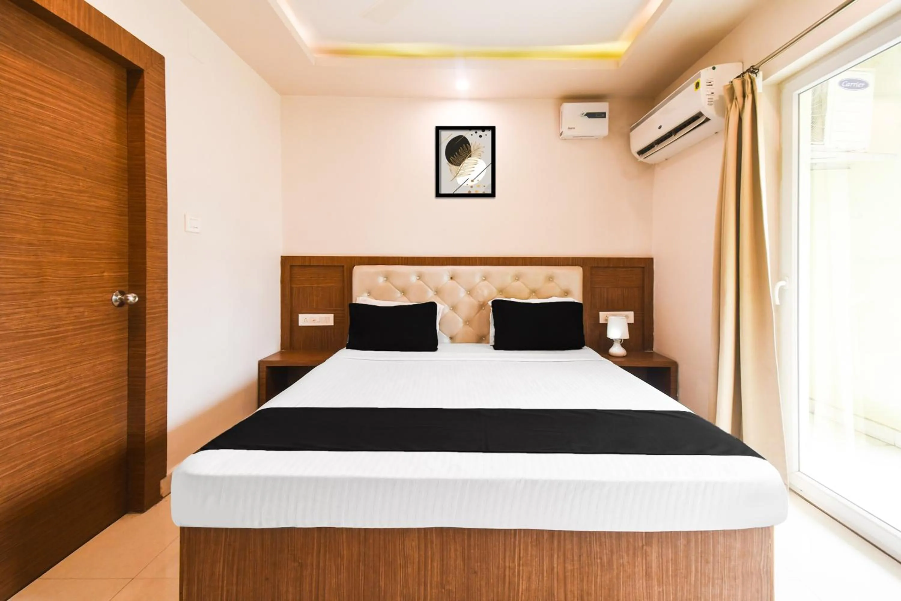 Bedroom, Bed in Super Collection O Paschim Dwar Near Jagannatha Temple