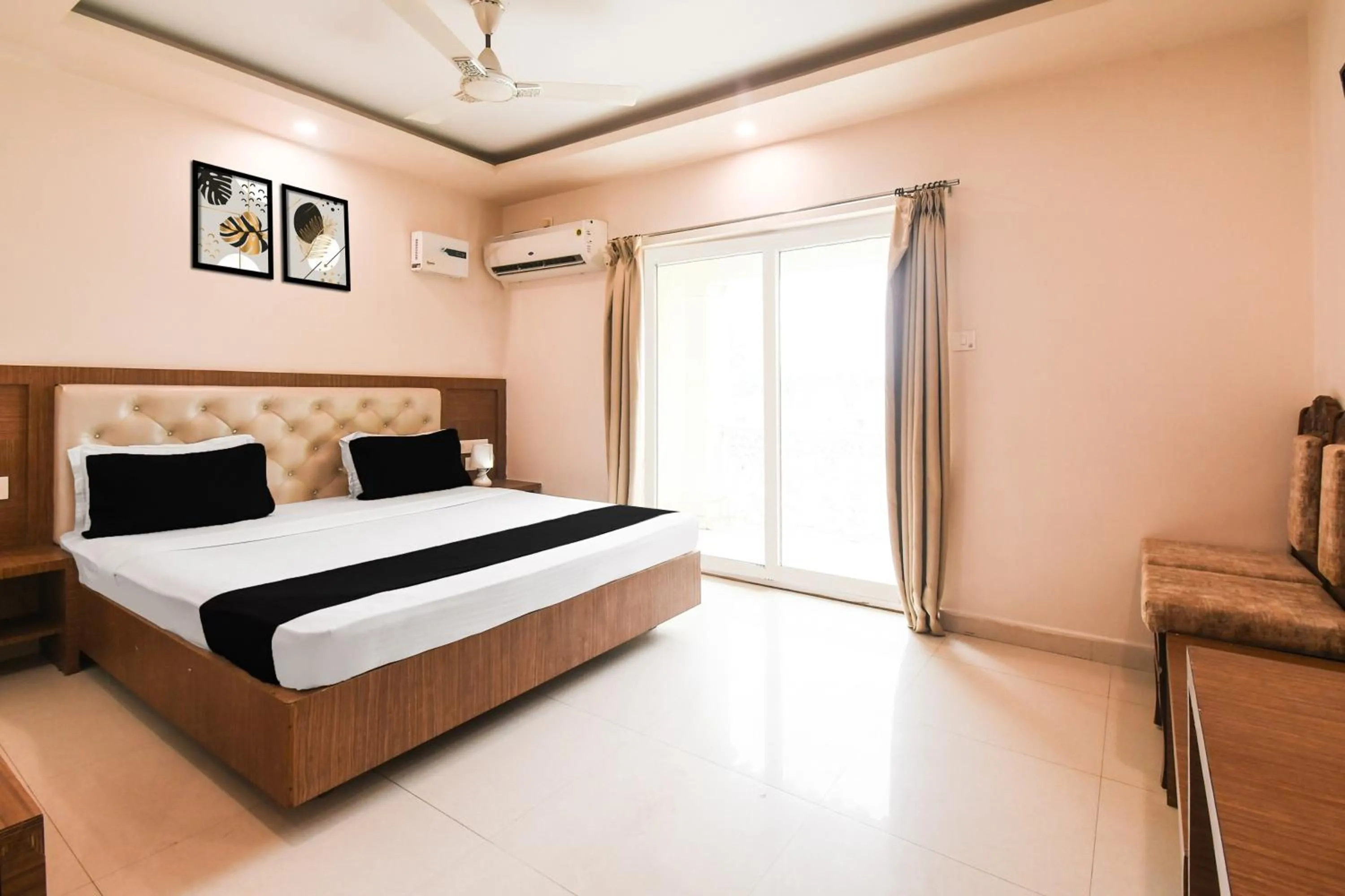Bedroom, Bed in Super Collection O Paschim Dwar Near Jagannatha Temple