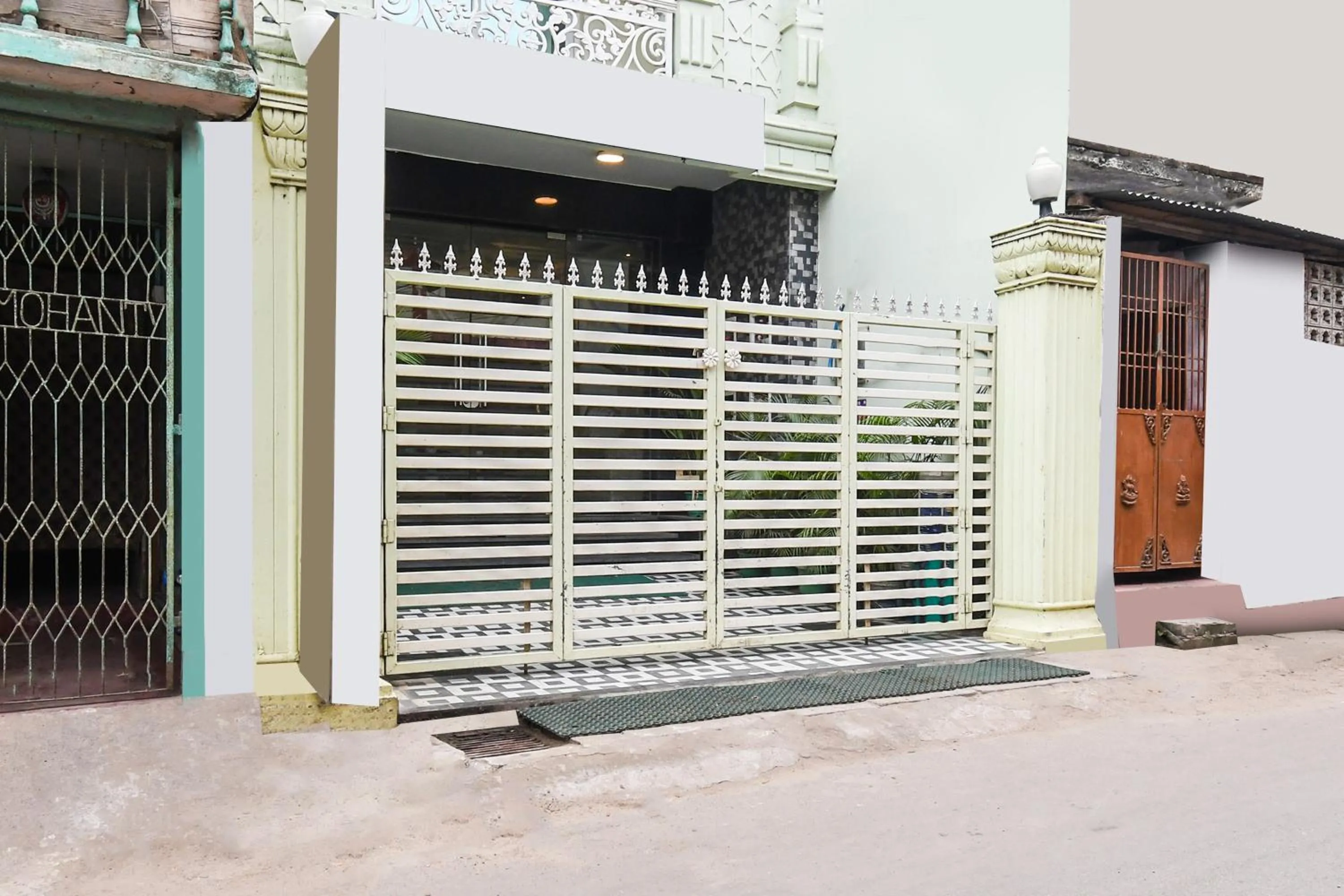 Facade/entrance in Super Collection O Paschim Dwar Near Jagannatha Temple