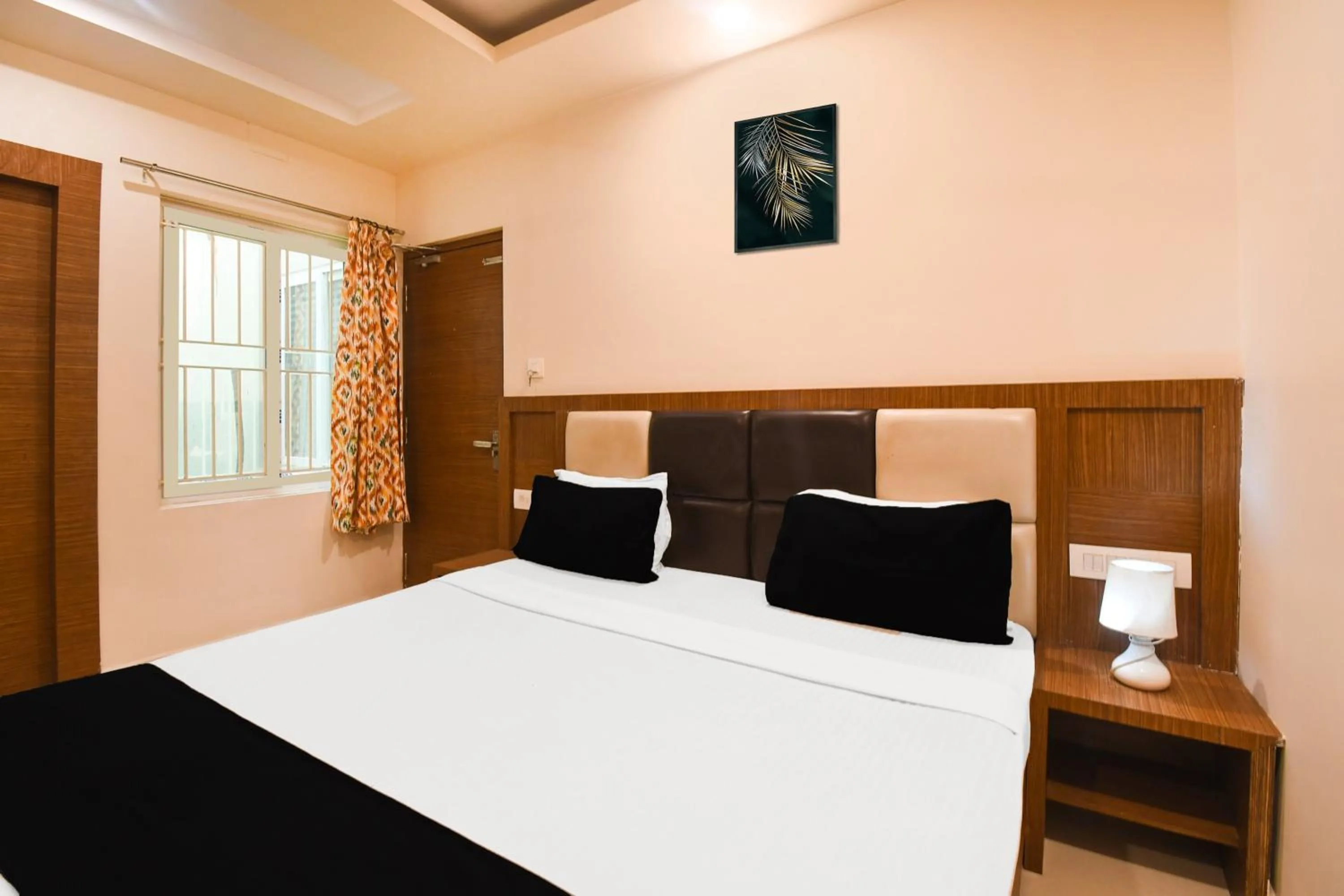 Bedroom, Bed in Super Collection O Paschim Dwar Near Jagannatha Temple