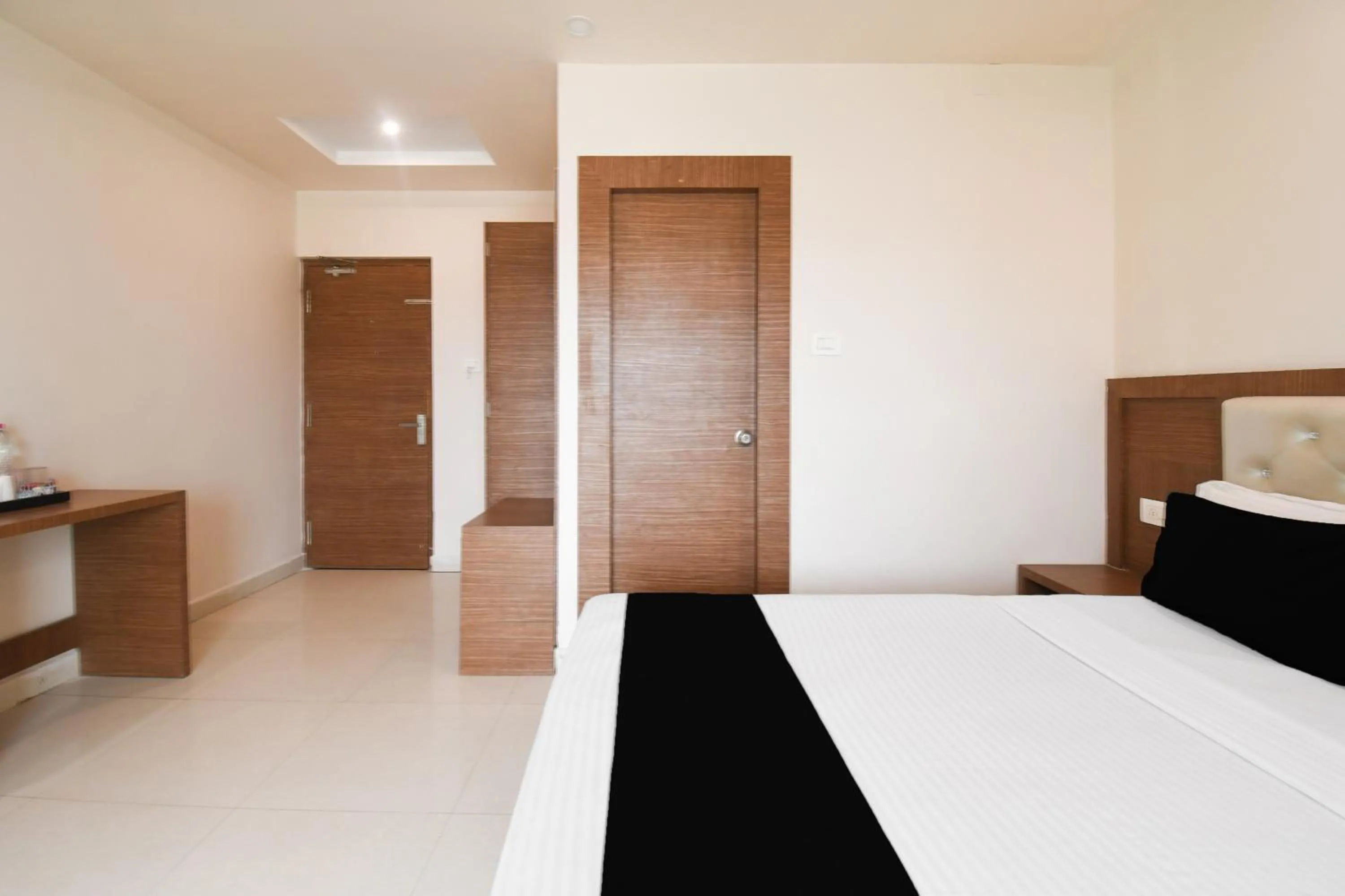 Bedroom, Bed in Super Collection O Paschim Dwar Near Jagannatha Temple