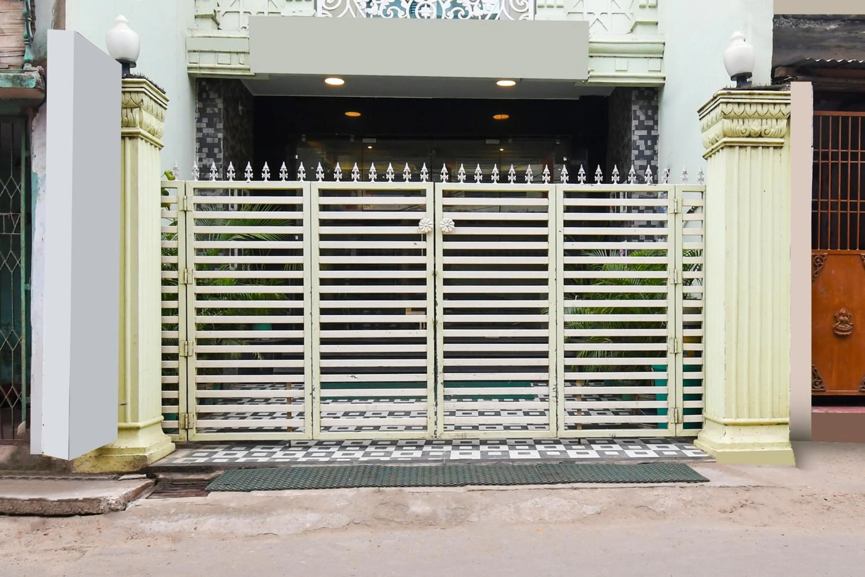 Facade/entrance in Super Collection O Paschim Dwar Near Jagannatha Temple