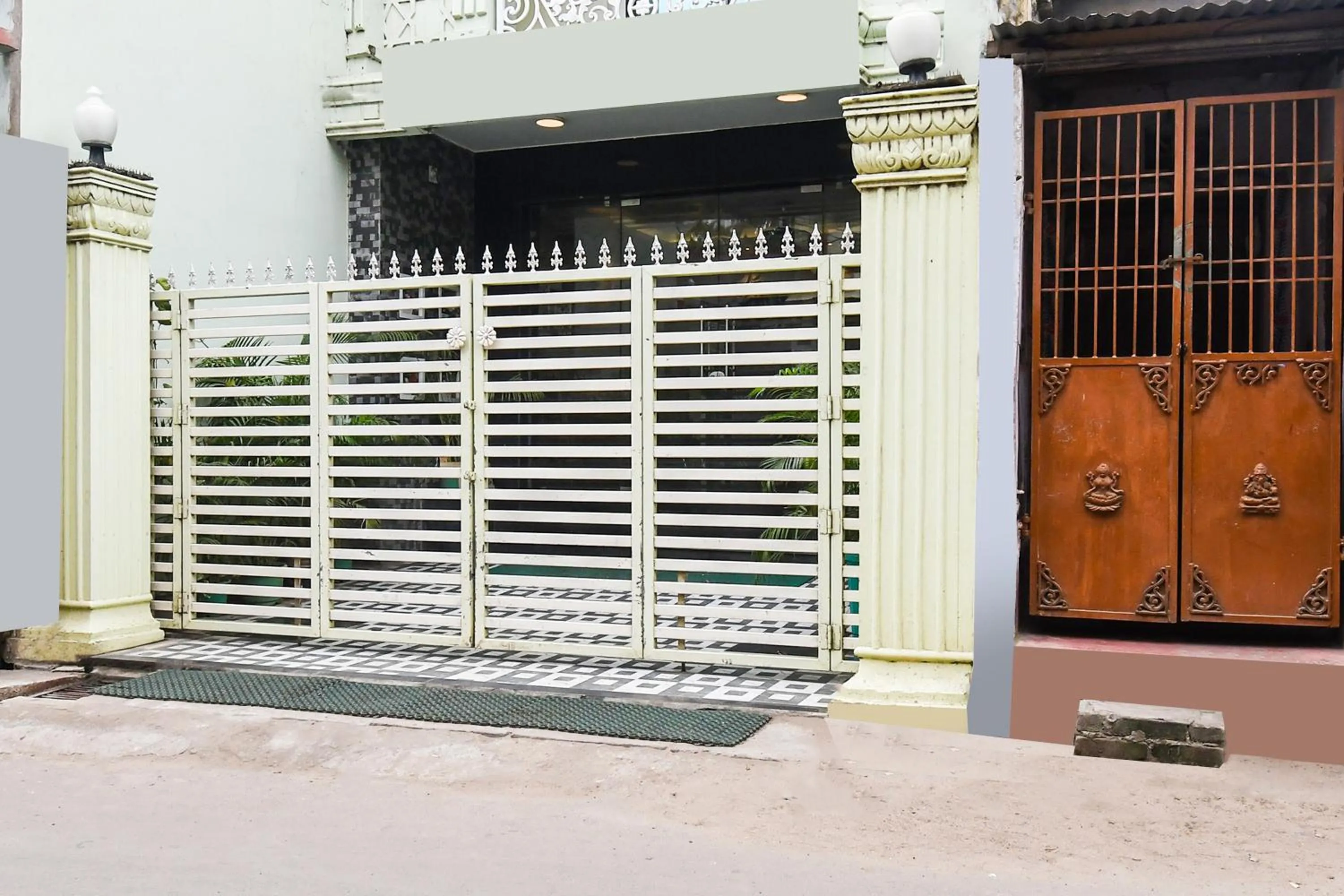 Facade/entrance in Super Collection O Paschim Dwar Near Jagannatha Temple