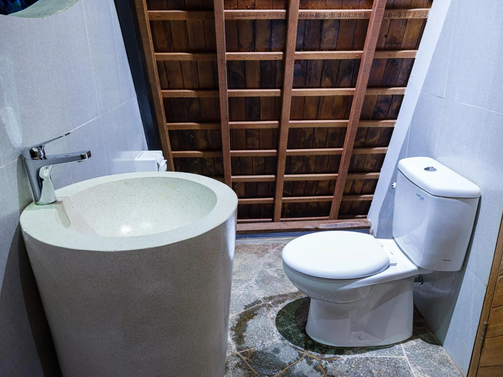 Bathroom in Natya River Sidemen