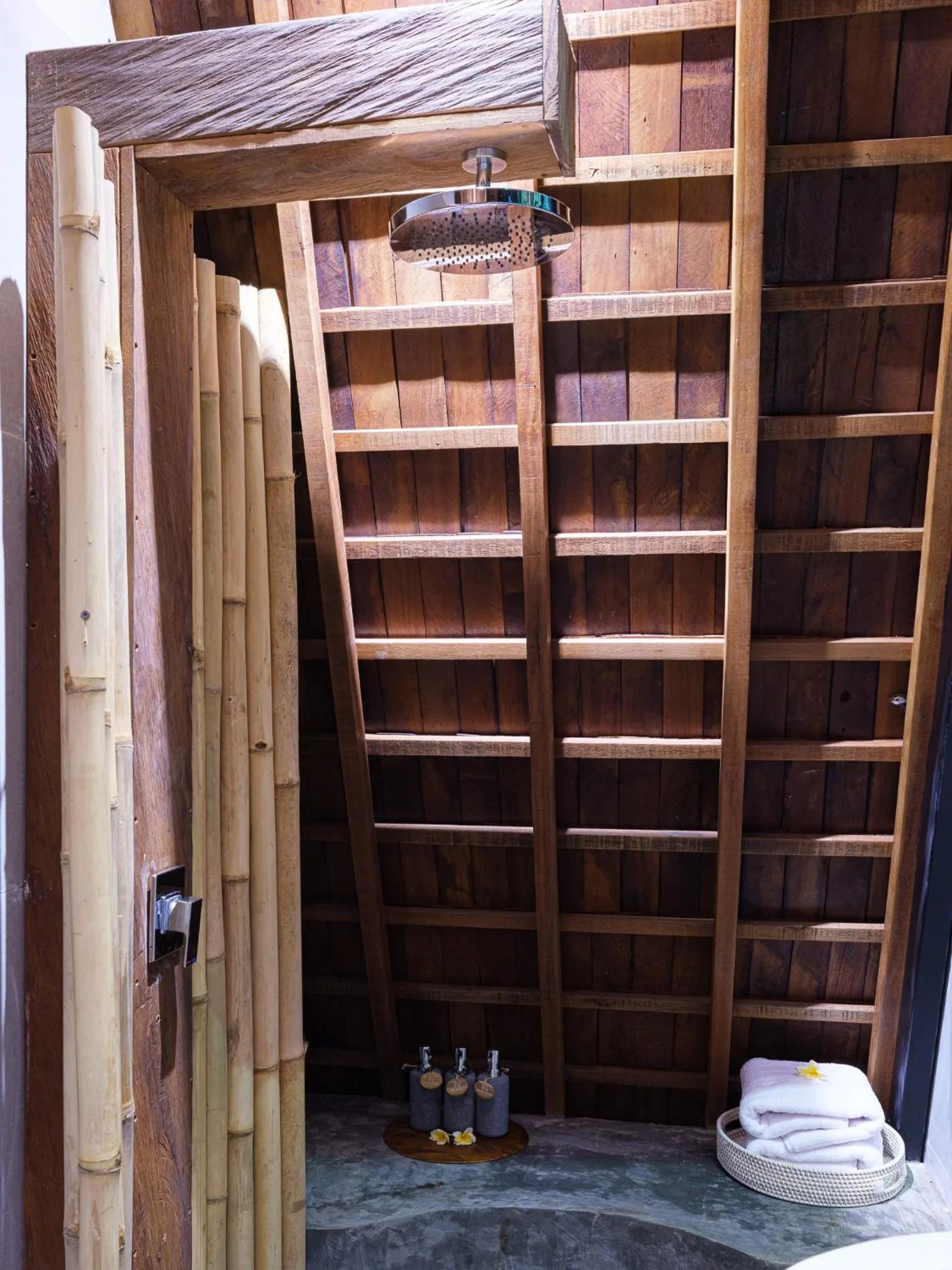 Bathroom in Natya River Sidemen