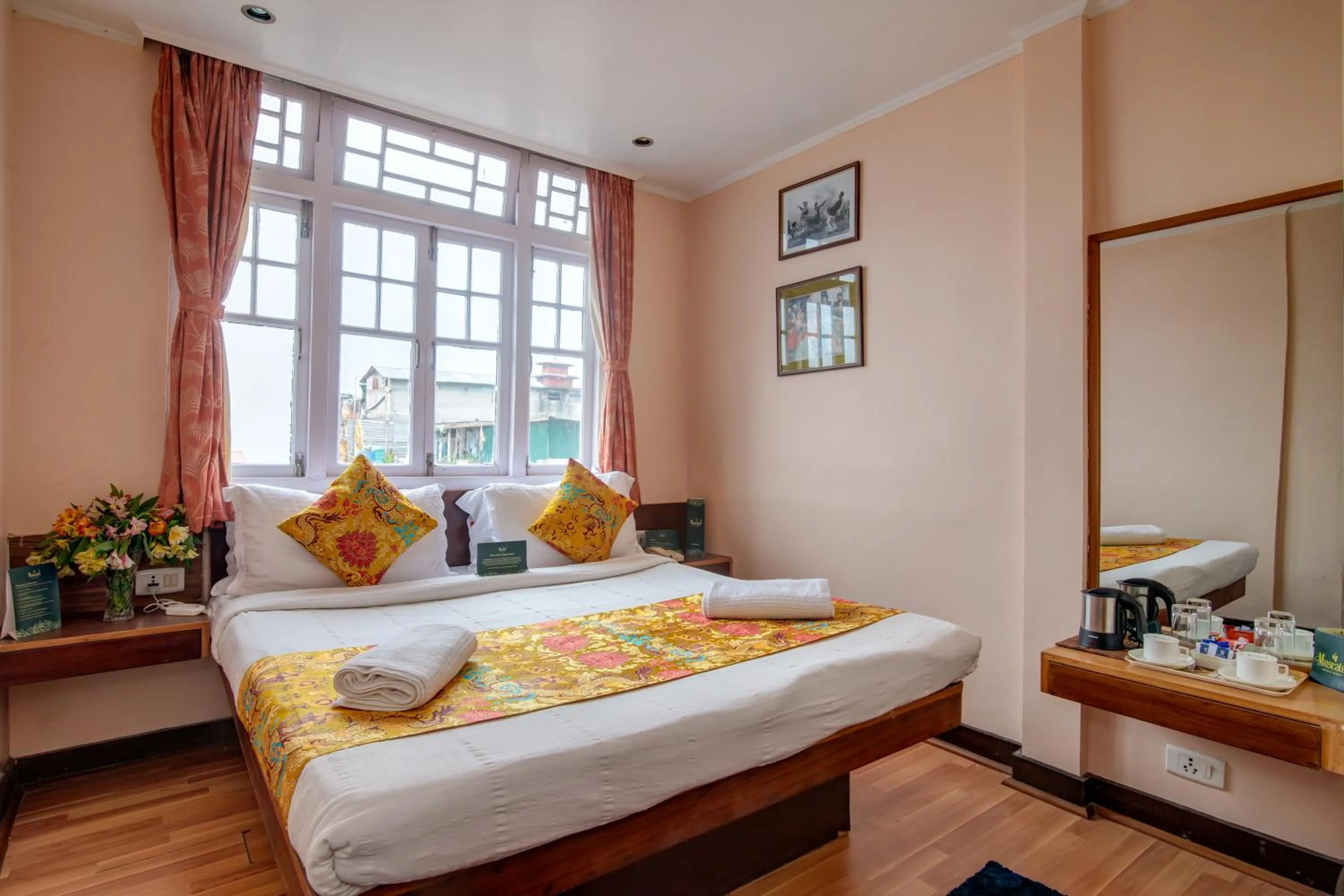 Bed in Muscatel Spring Burn - 100 Mts from Mall Road