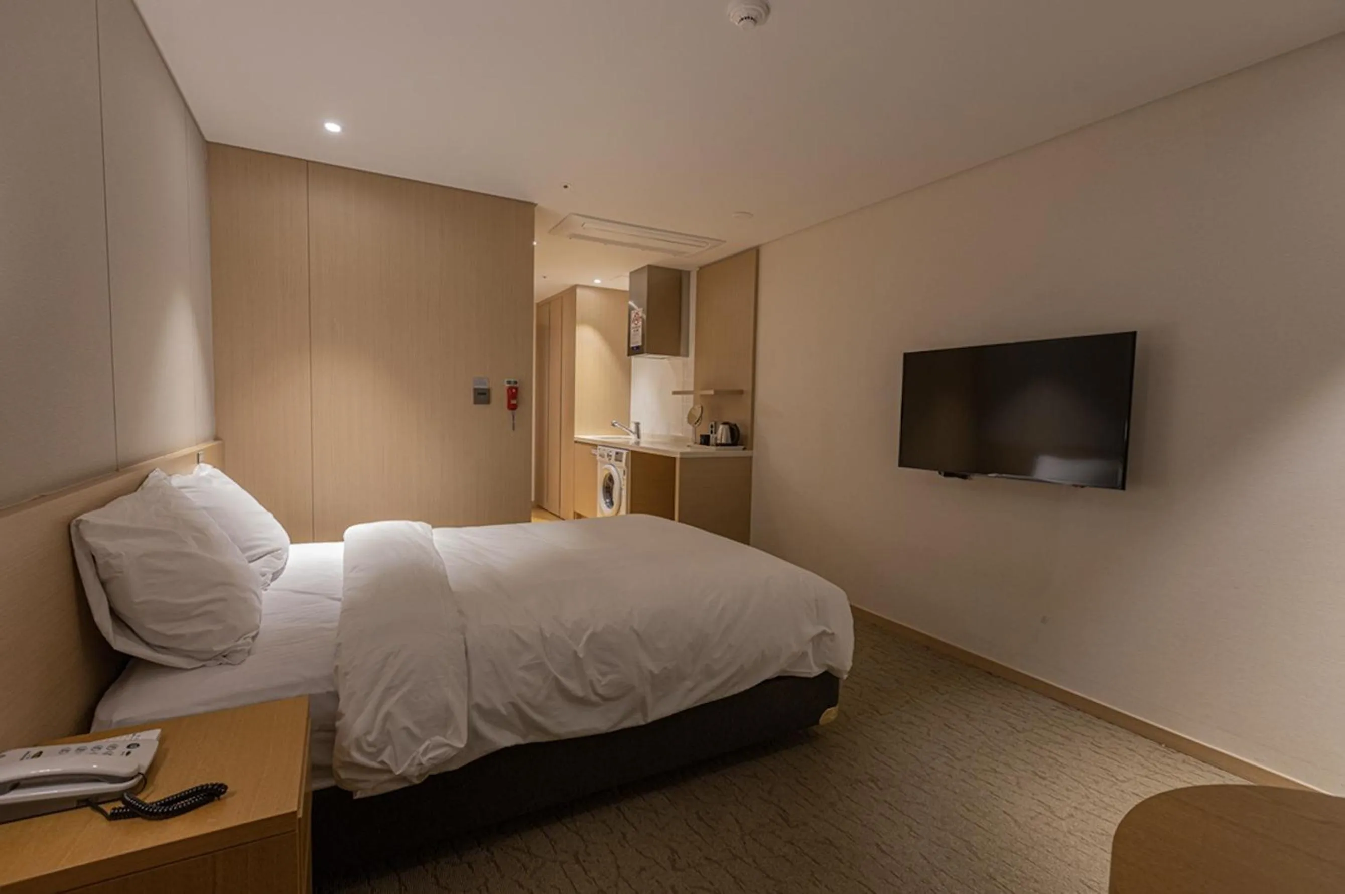 TV and multimedia, Bed in Hotel Zinc