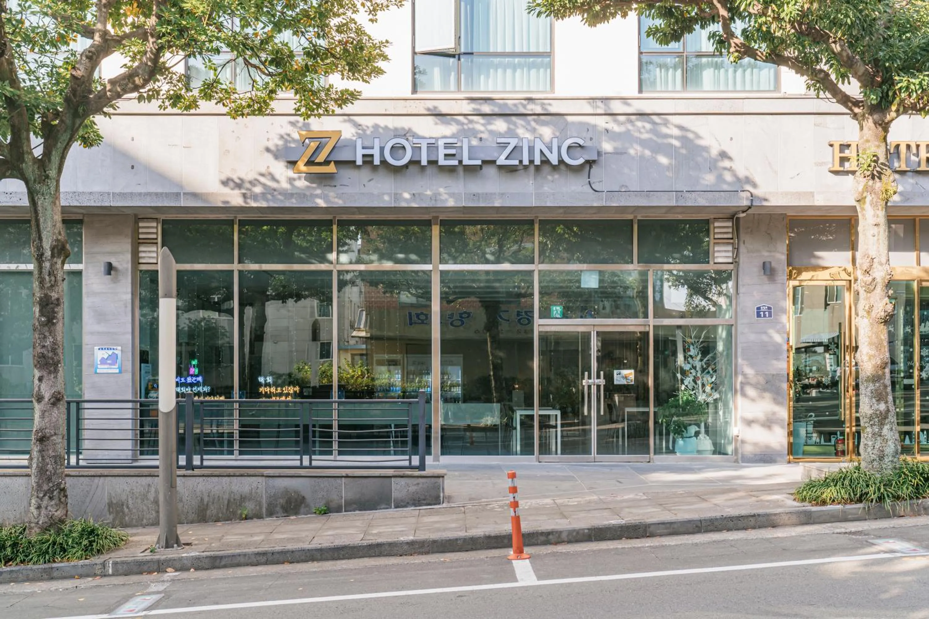 Property building in Hotel Zinc
