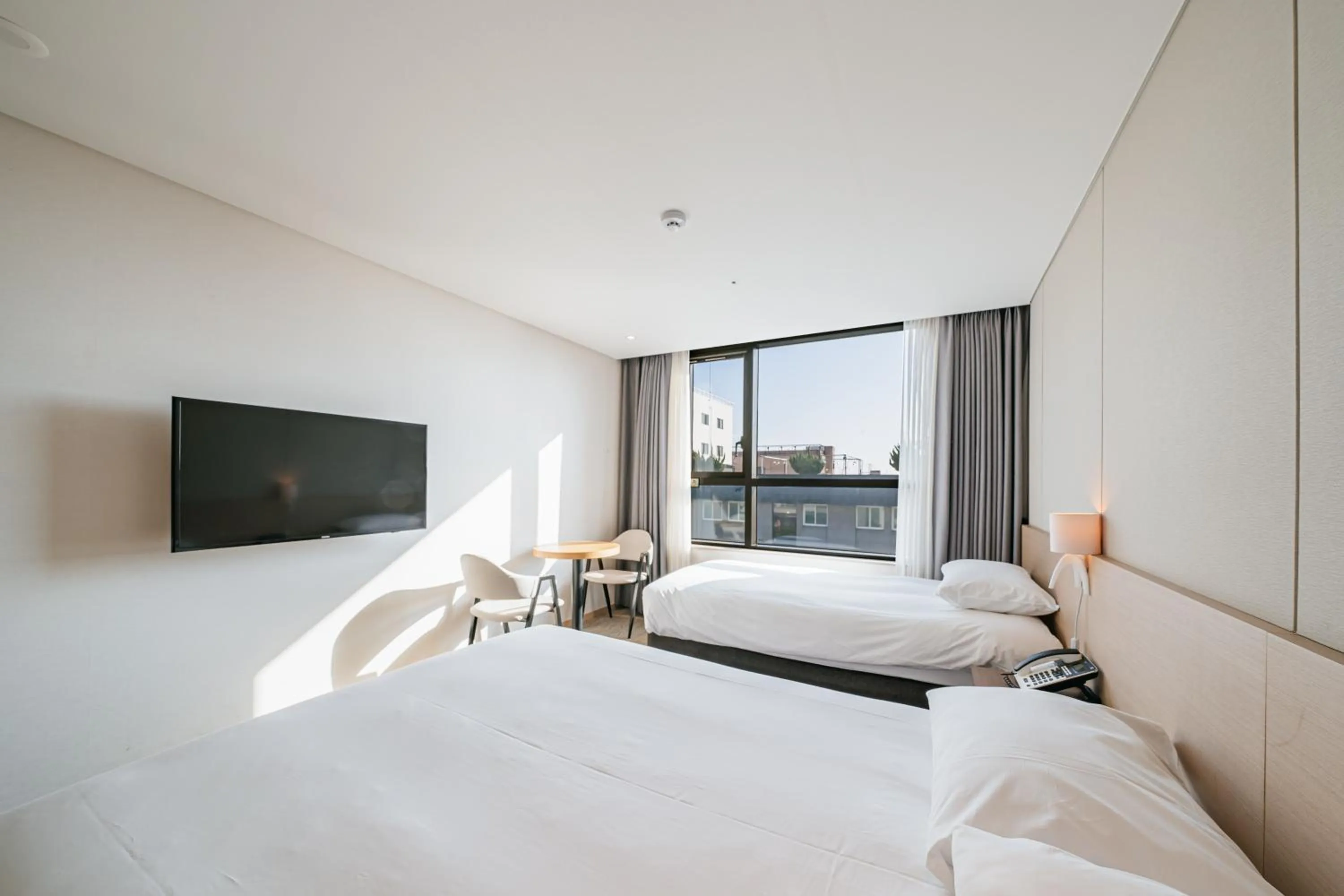 Communal lounge/ TV room, Bed in Hotel Zinc