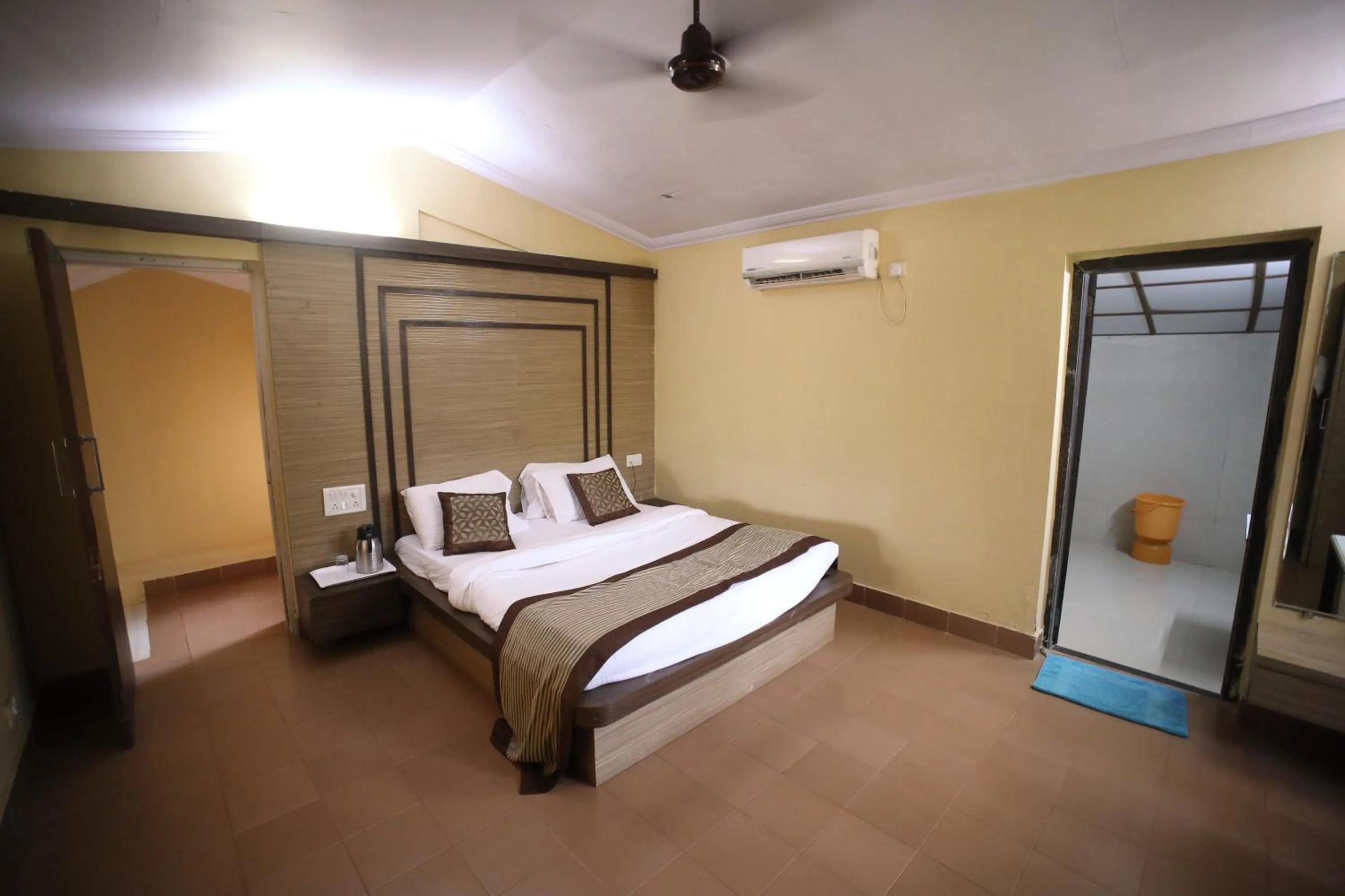 Bed in The Byke Heritage Resort - Matheran