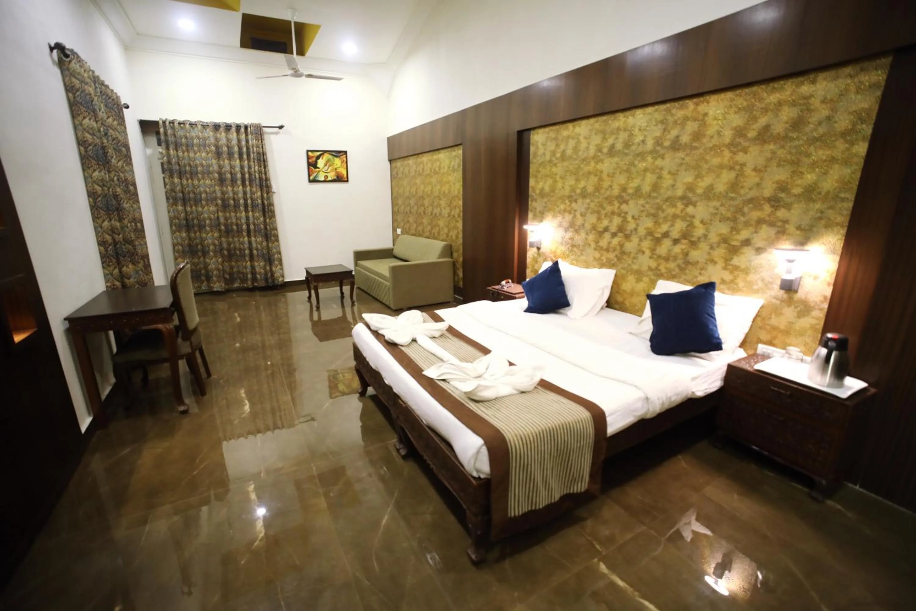 Bed in The Byke Heritage Resort - Matheran