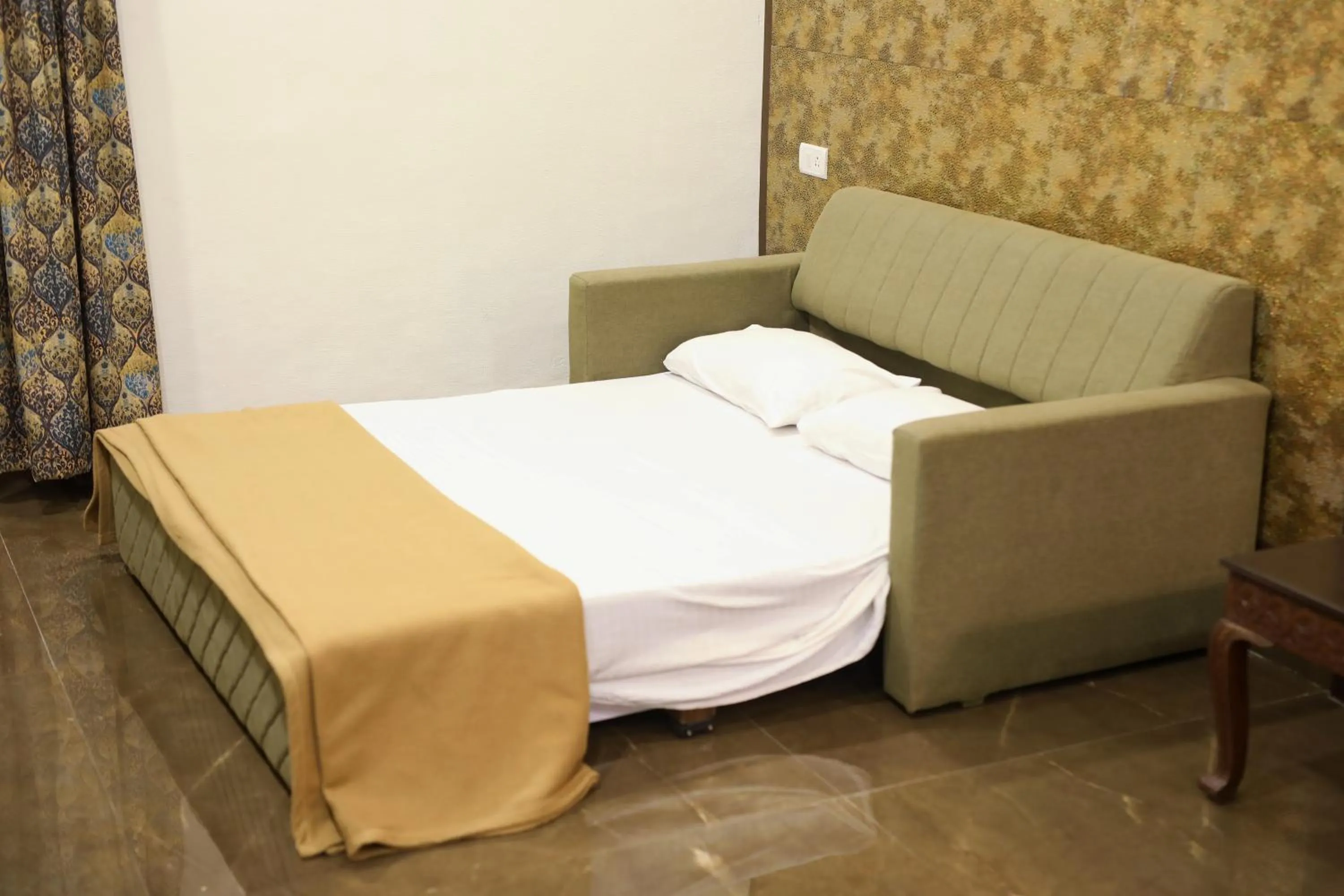 Bed in The Byke Heritage Resort - Matheran