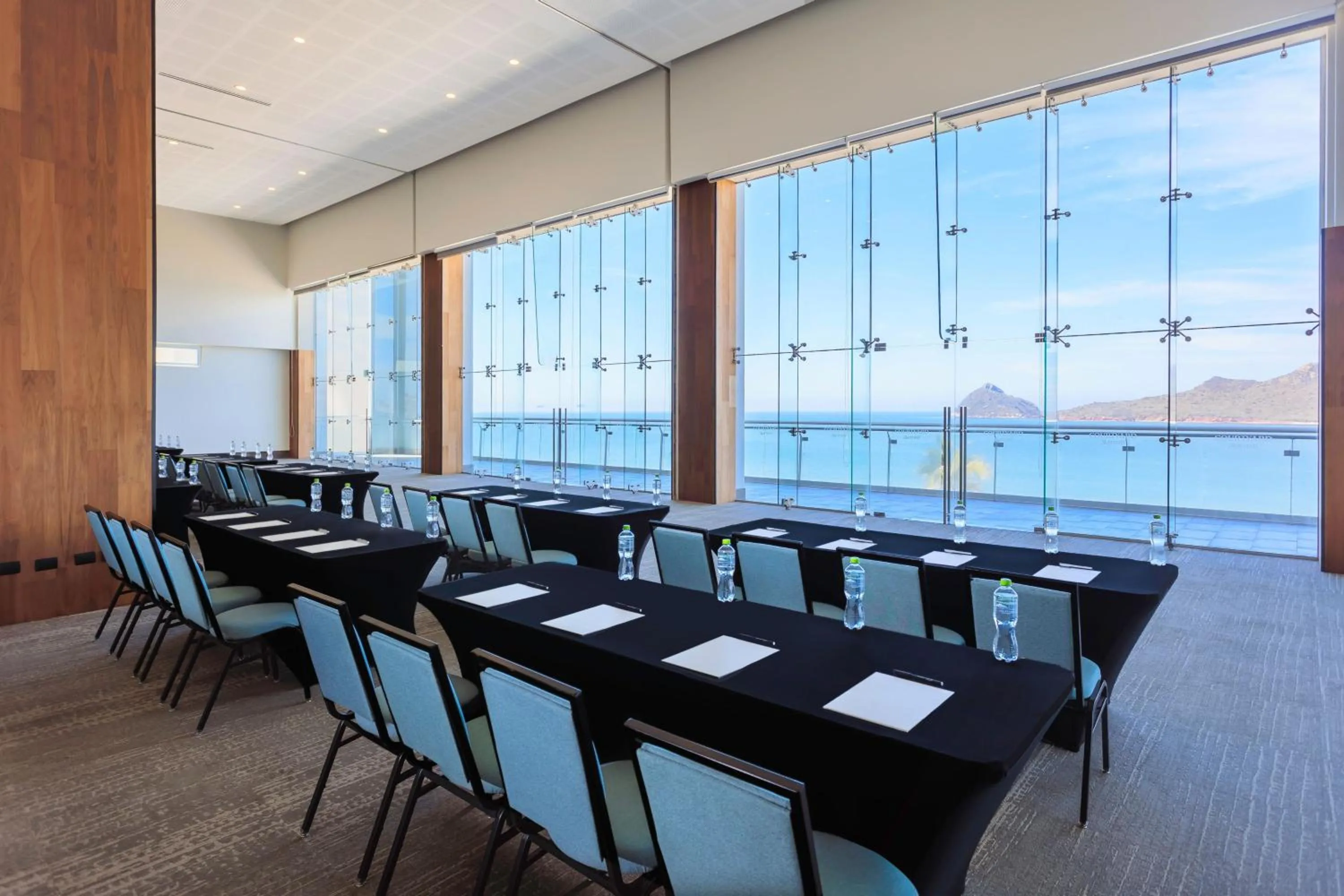 Meeting/conference room in Courtyard by Marriott Mazatlan Beach Resort