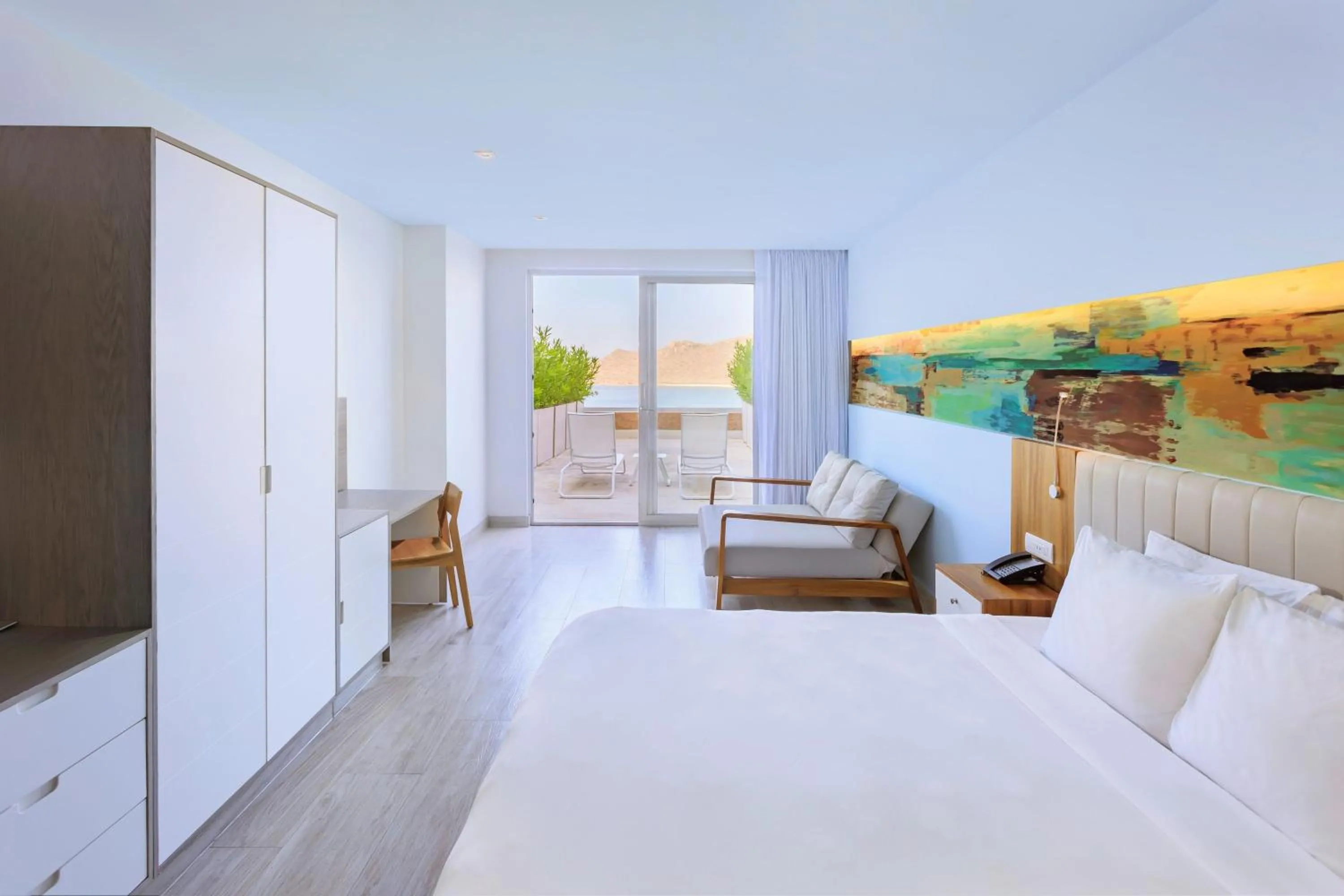 Photo of the whole room, Bed in Courtyard by Marriott Mazatlan Beach Resort