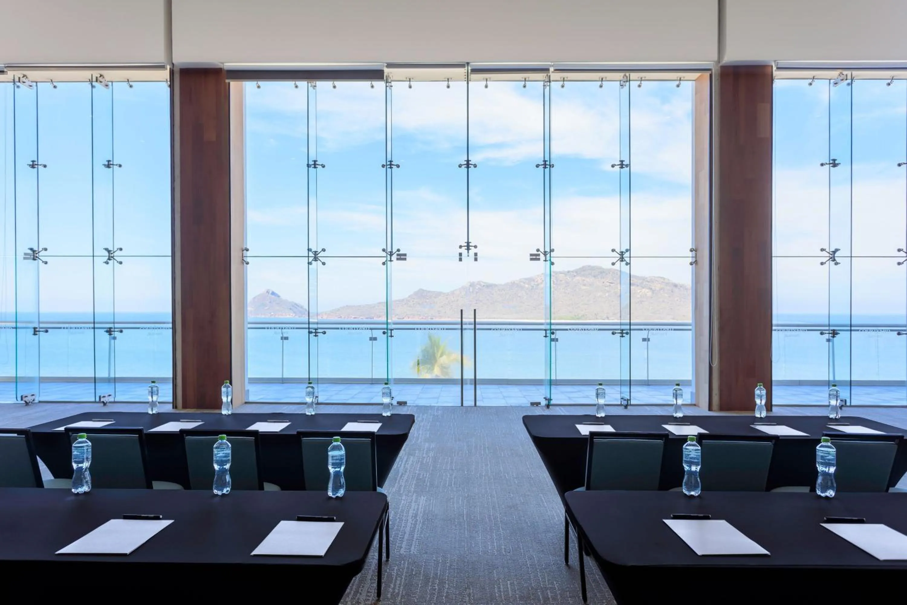Meeting/conference room in Courtyard by Marriott Mazatlan Beach Resort