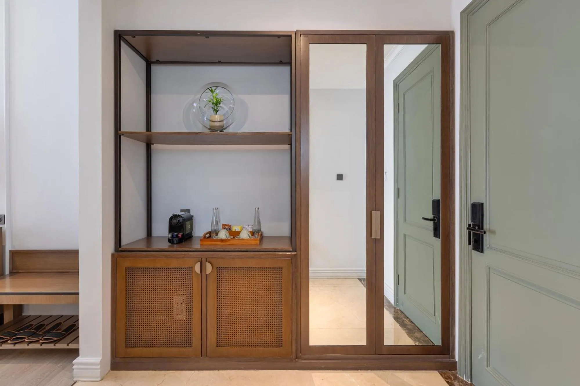 wardrobe in ARTOTEL Casa Hangtuah