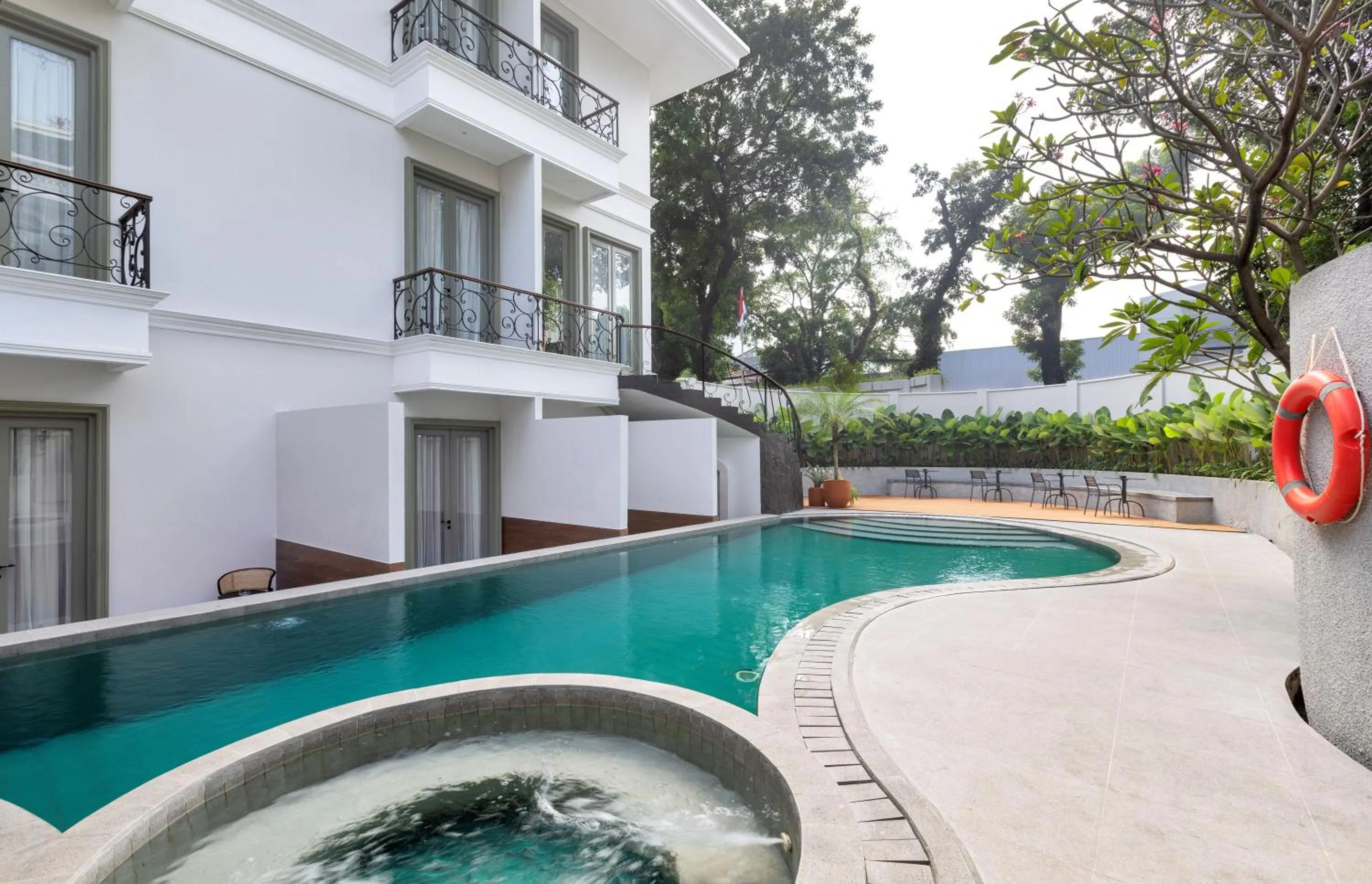 Pool view in ARTOTEL Casa Hangtuah