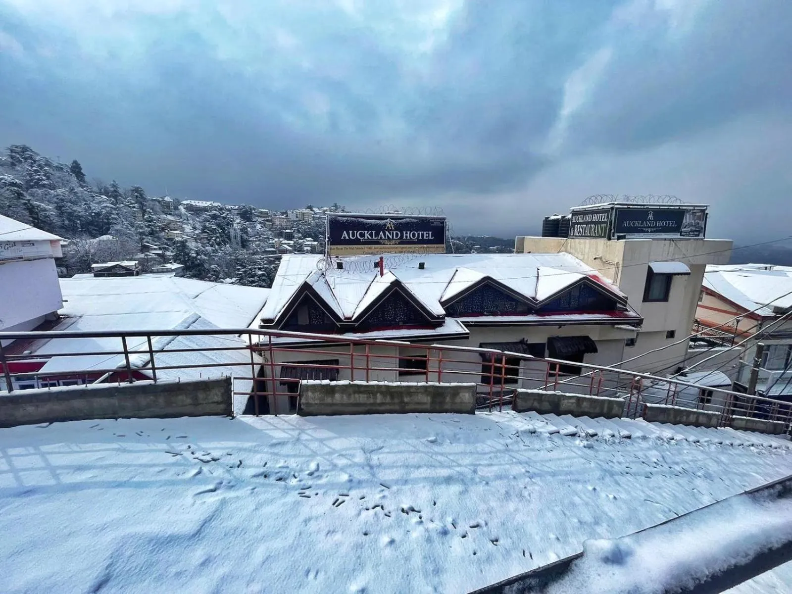 Property building in Auckland Hotel and Restaurant Near Mall Road
