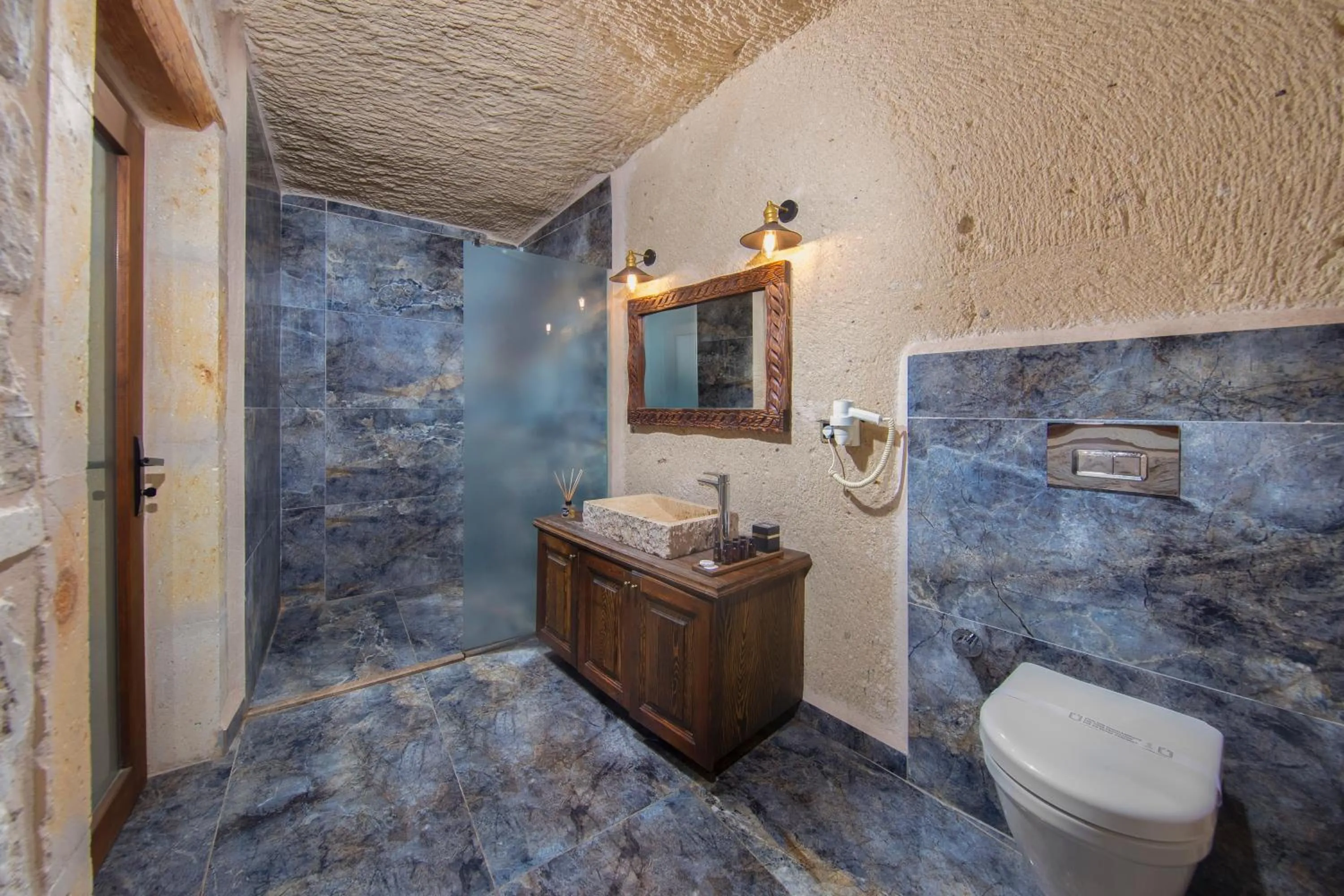 Shower in Cappa Via Cave Hotel