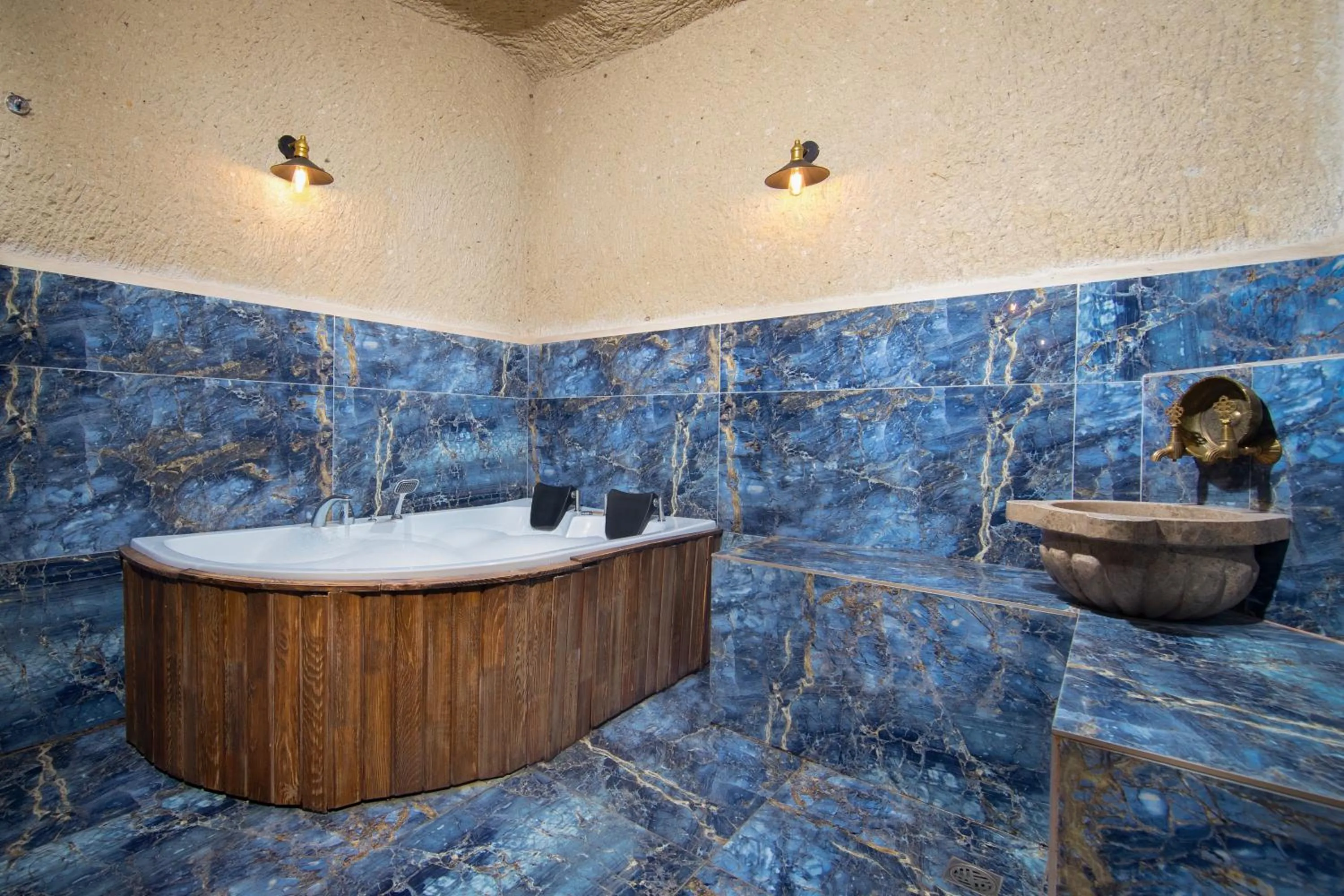 Hot Tub in Cappa Via Cave Hotel