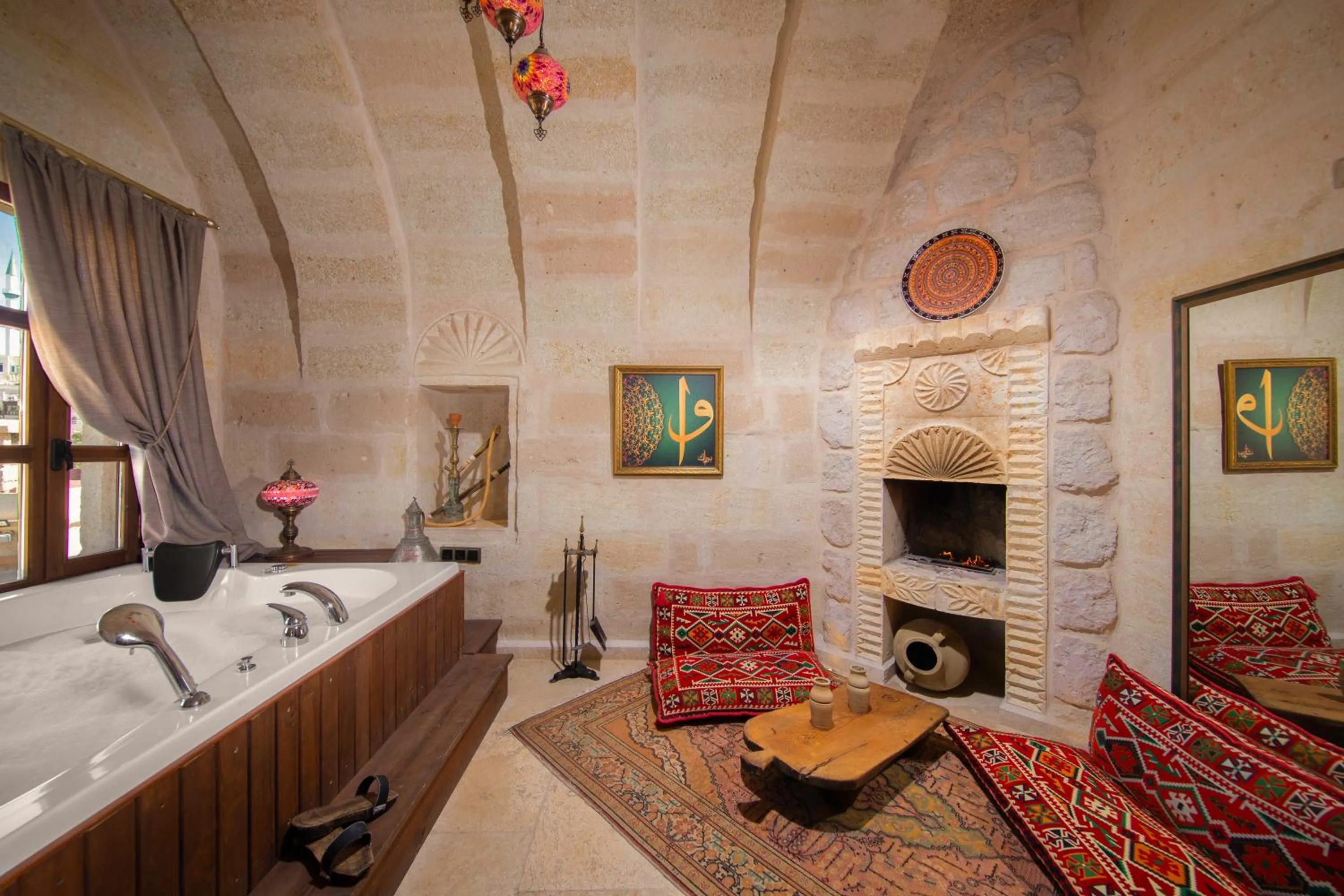 Hot Tub in Cappa Via Cave Hotel