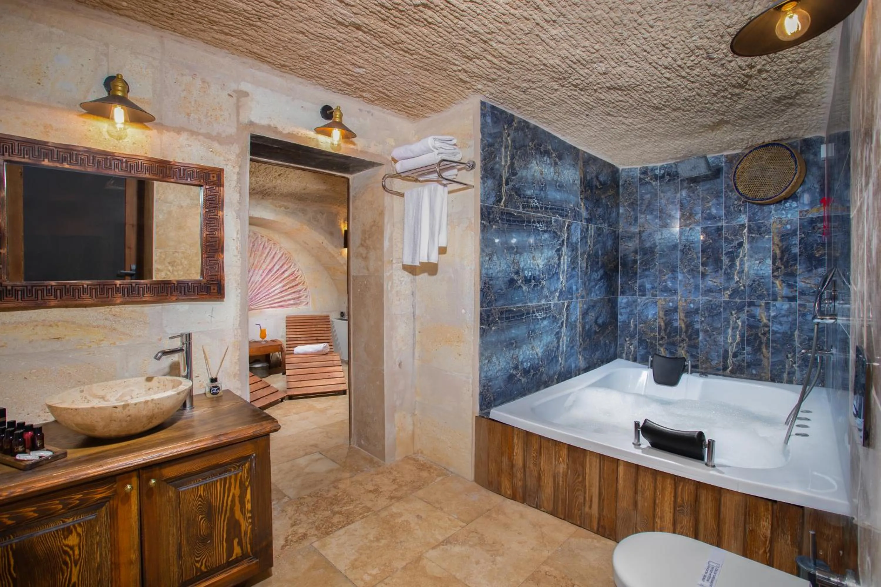 Shower in Cappa Via Cave Hotel