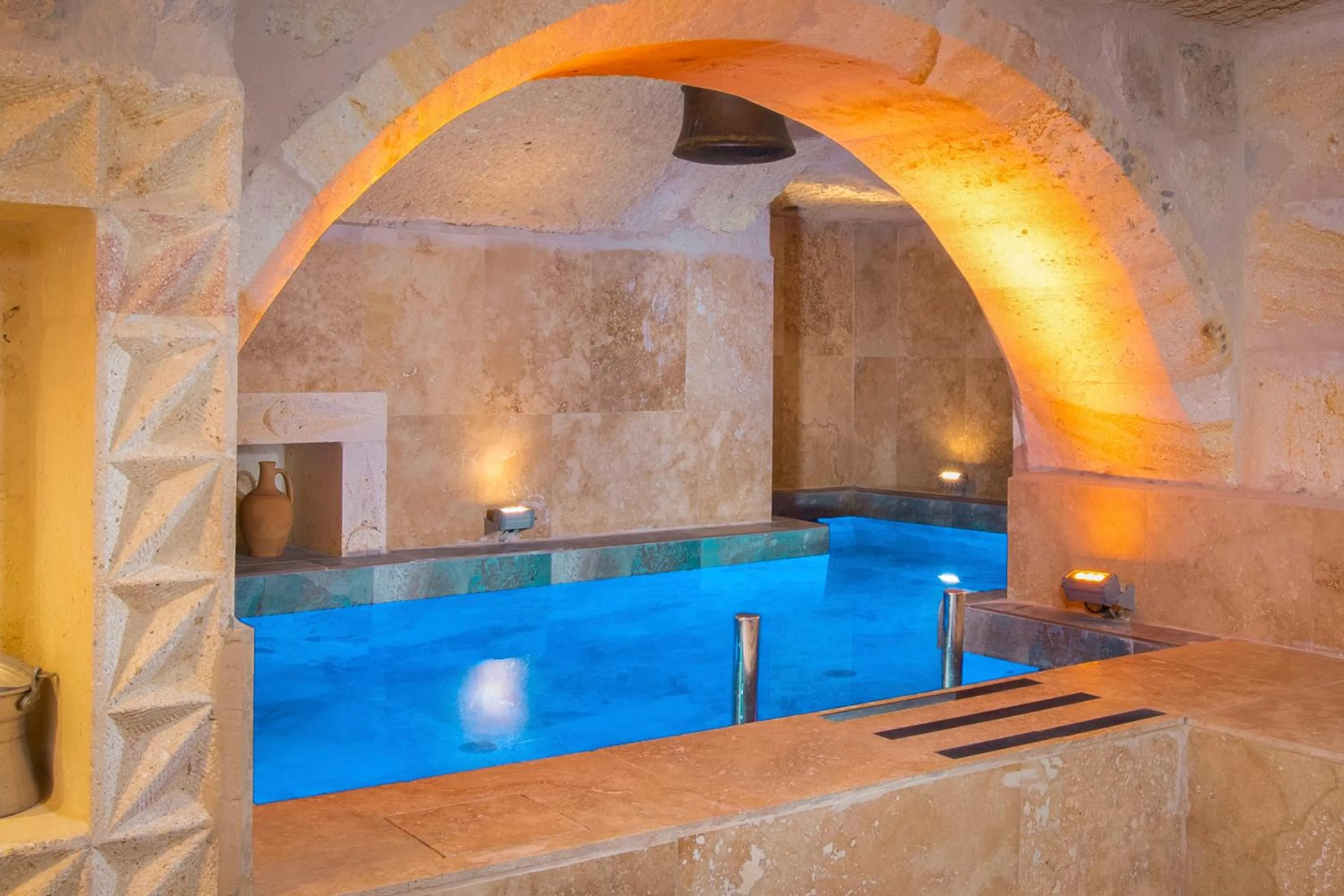 Swimming pool in Cappa Via Cave Hotel