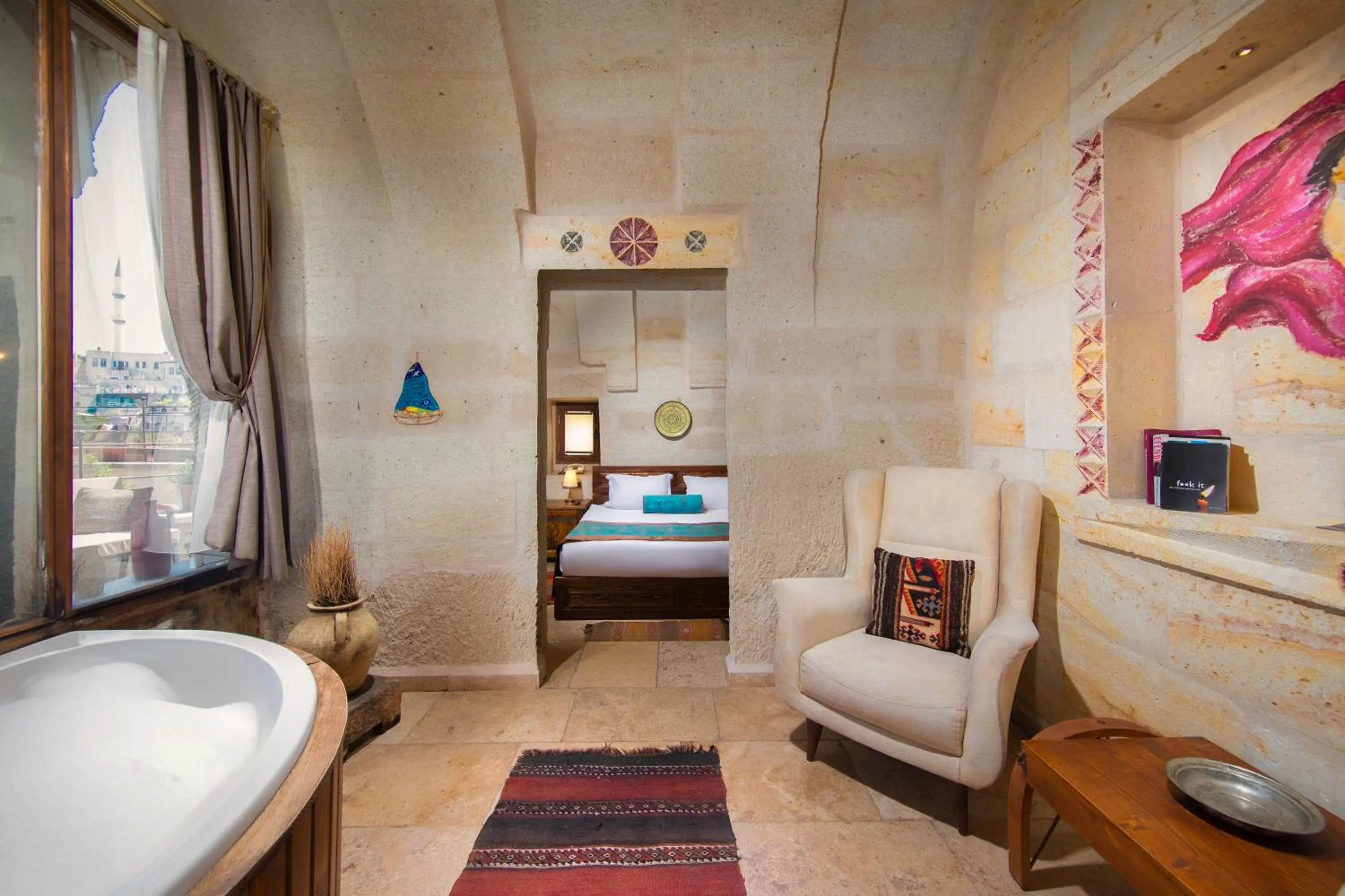 Hot Tub, Bed in Cappa Via Cave Hotel