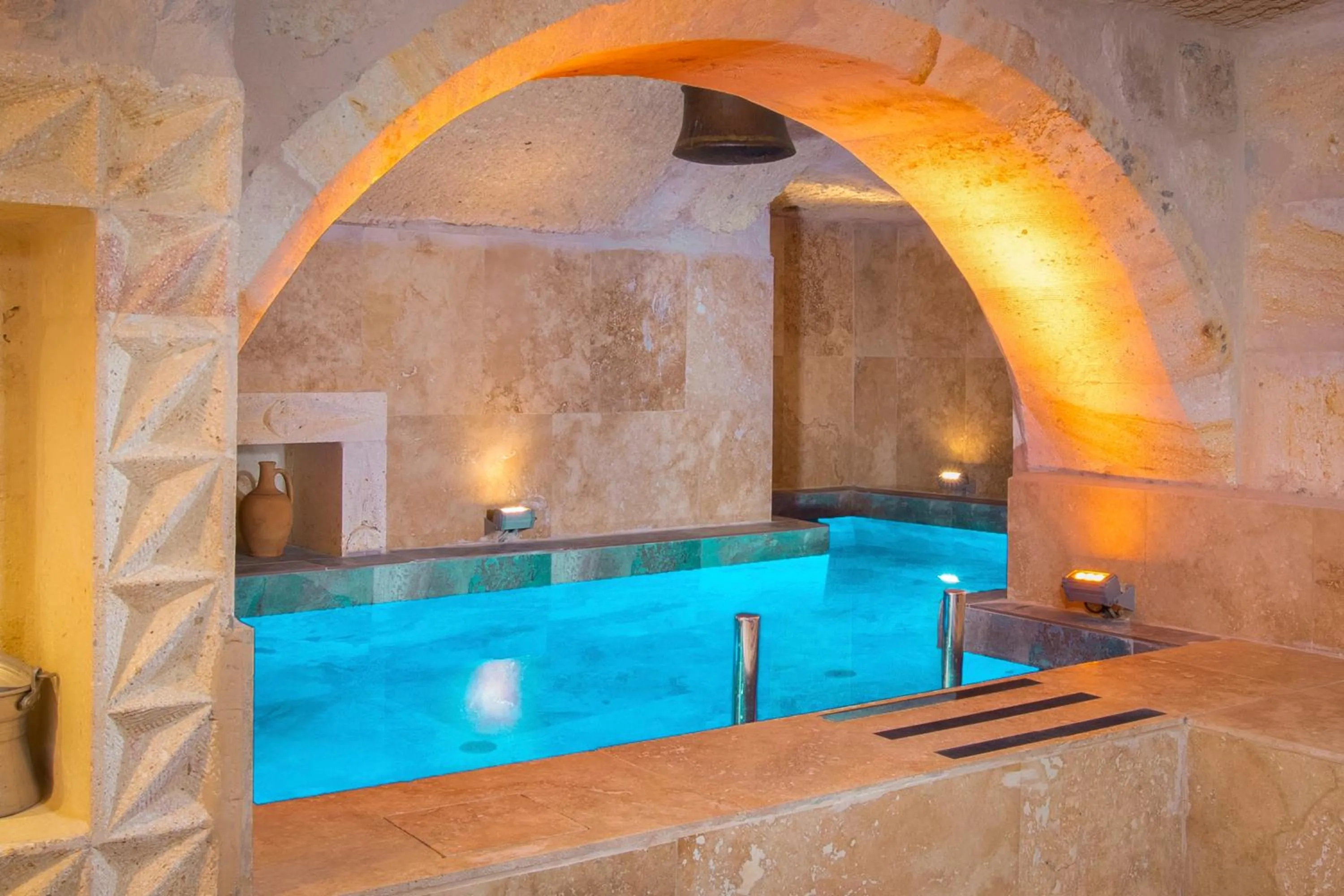 Swimming pool in Cappa Via Cave Hotel